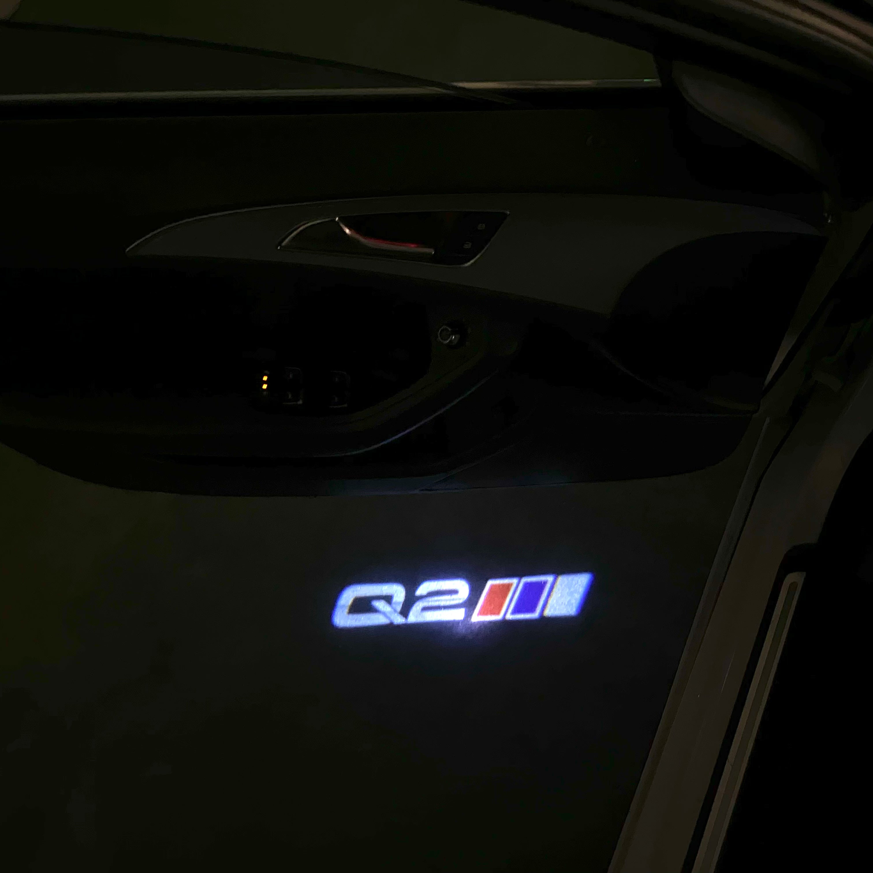 AUDI Q2 LOGO DOOR PROJECTOT Nr.002A32