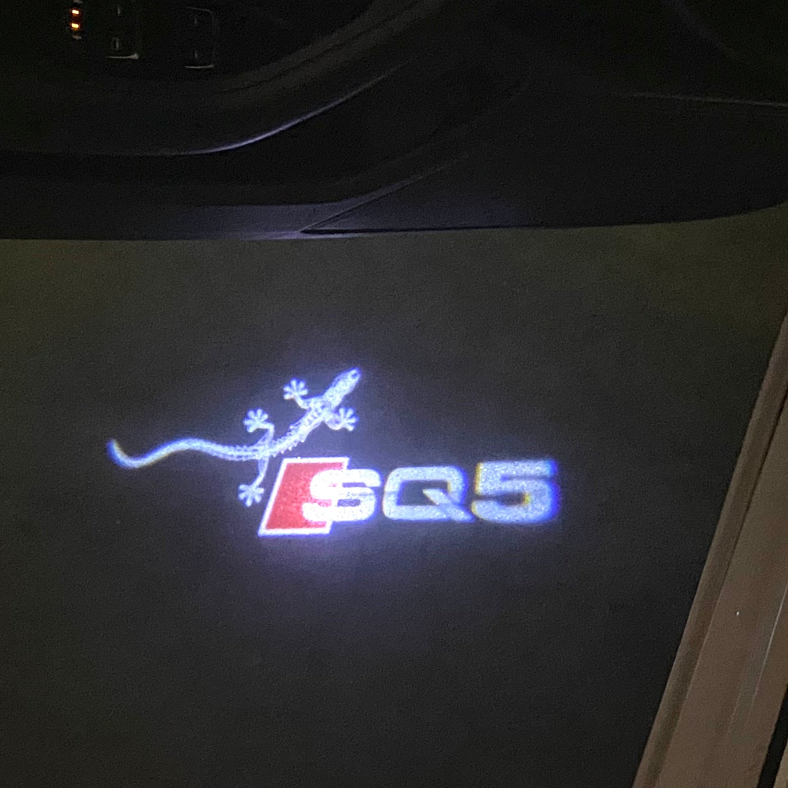 AUDI SQ5 LOGO PROJECTOT LIGHTS Nr.110  (quantity 1 = 2 Logo Films /2 door lights）