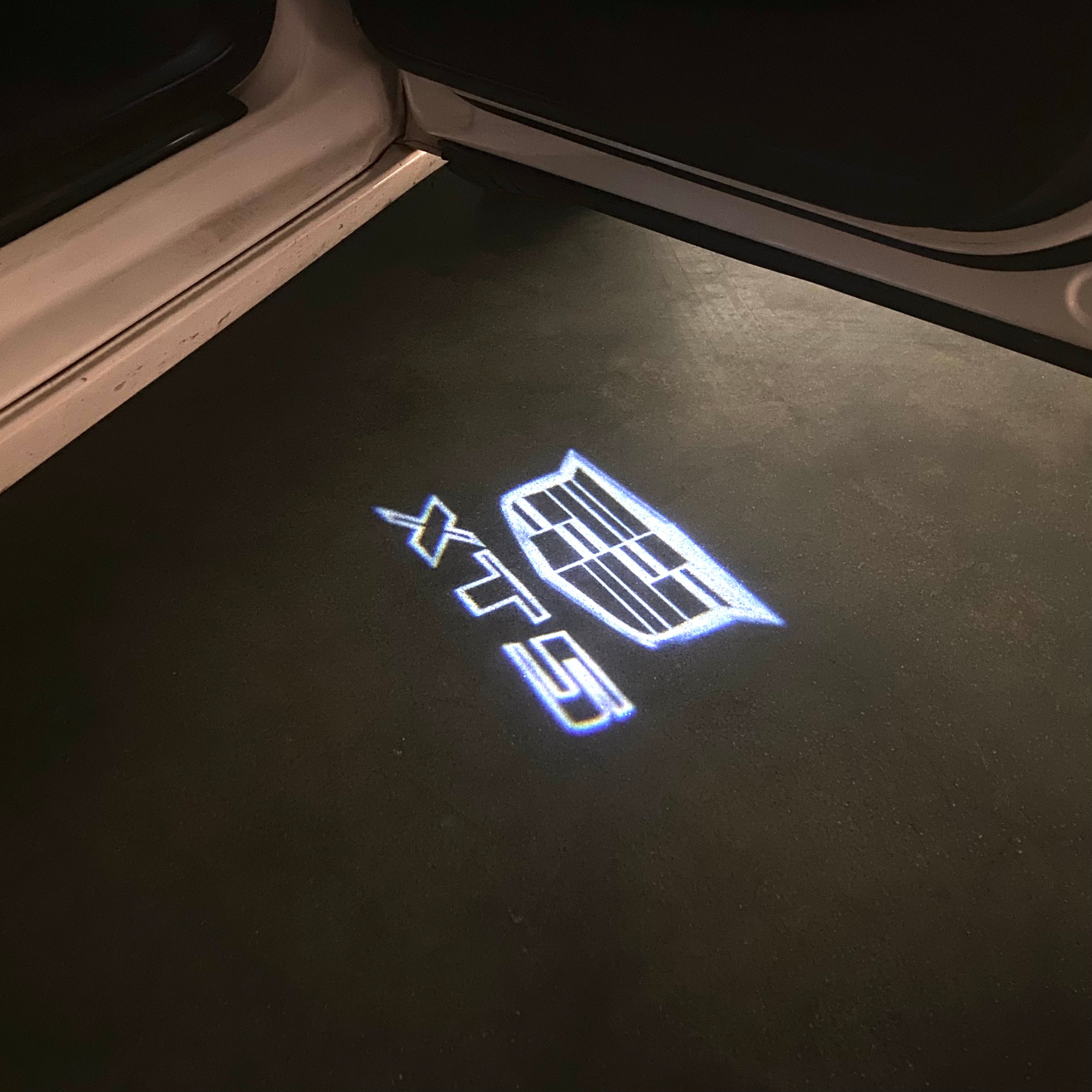 e.m. little emblem LE-AR290 13号 LL K18 Cadillac XTS Premium Door Puddle Lights Multiple Designs 2013-2019
