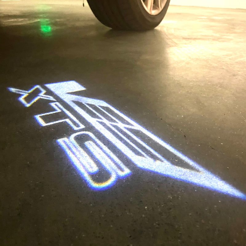 CADILLAC ORIGINAL LOGO PROJECTOT LIGHTS Nr.256 (Menge 1 = 2 Logofolien /2 Türleuchten） 