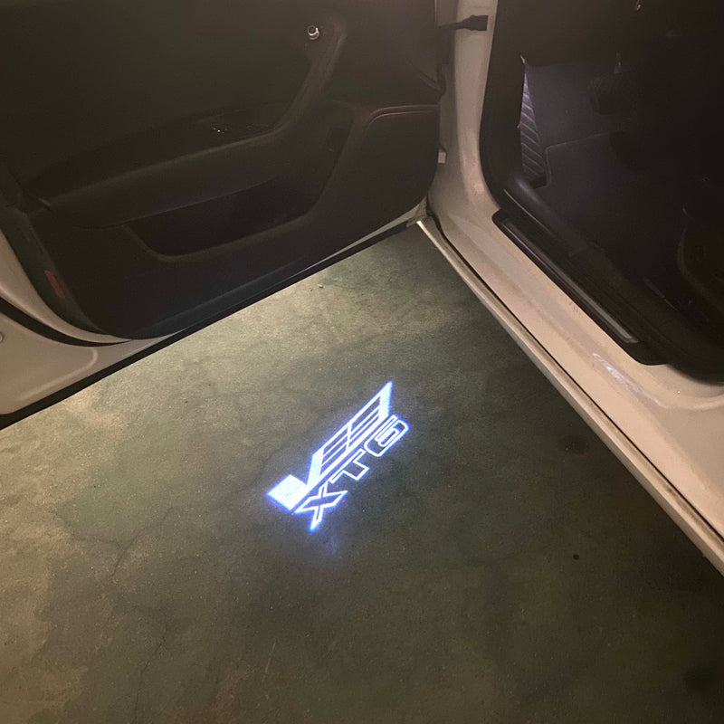 CADILLAC XT6 LOGO PROJECTOT LIGHTS Nr.2614 (quantity 1 = 2 Logo Films /2 door lights）