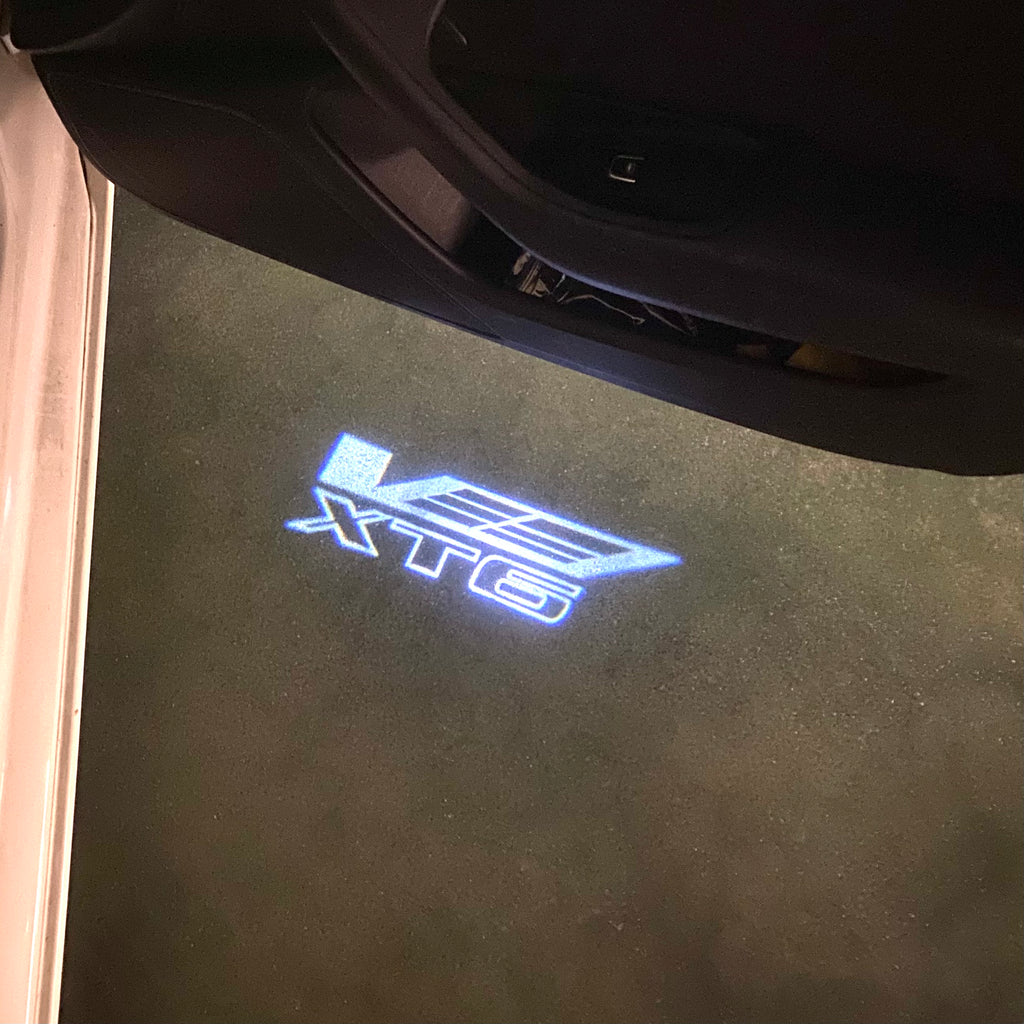 CADILLAC XT6 LOGO PROJECTOT LIGHTS Nr.2614 (quantity 1 = 2 Logo Films /2 door lights）