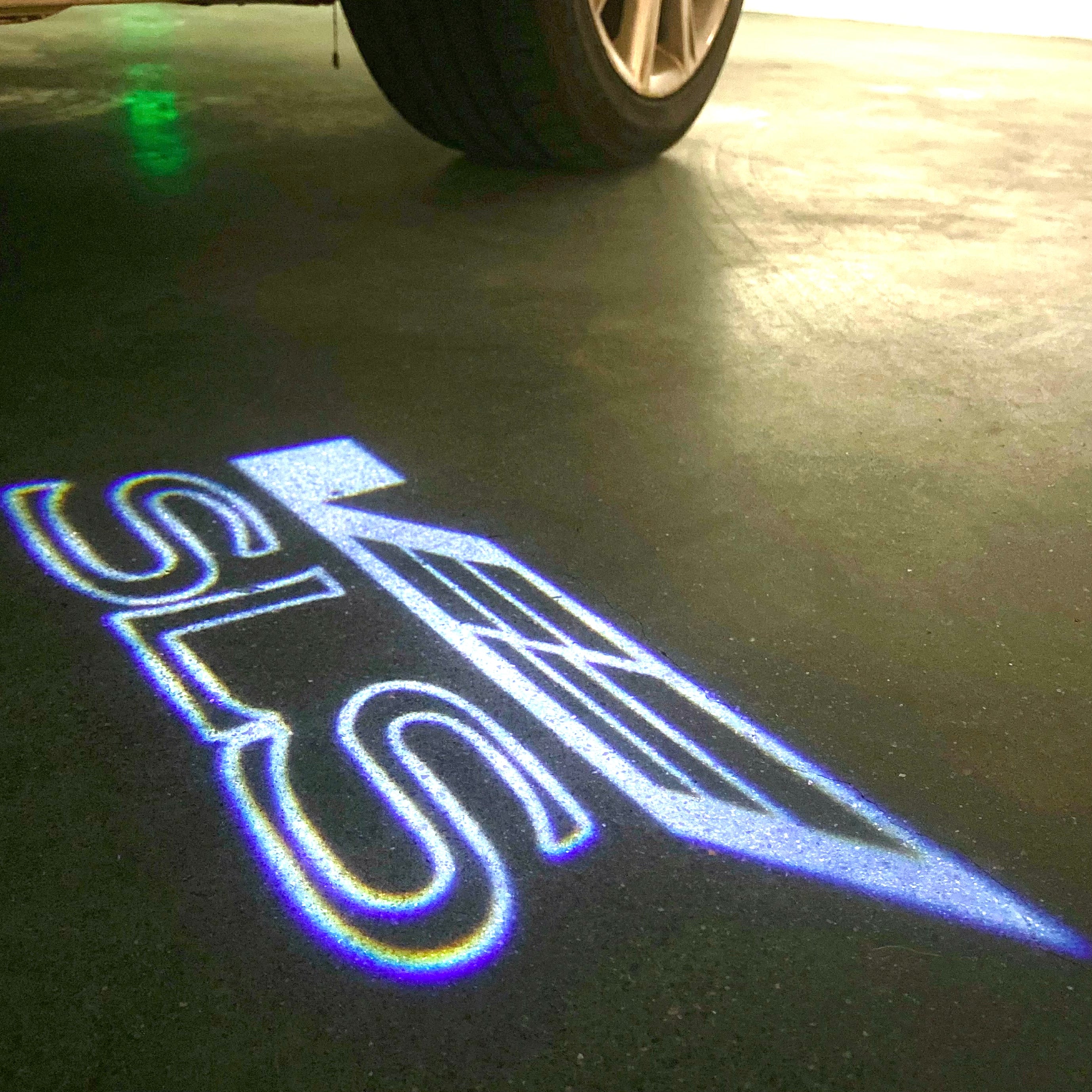 CADILLAC SLS LOGO PROJECTOT LIGHTS Nr.2618 (quantity 1 = 2 Logo Films /2 door lights）