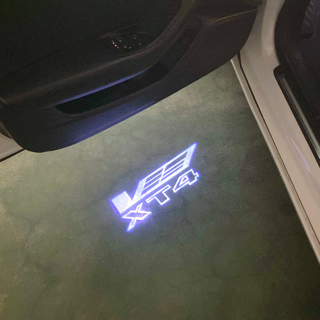 CADILLAC XT4 LOGO PROJECTOT LIGHTS Nr.2616 (quantity 1 = 2 Logo Films /2 door lights）