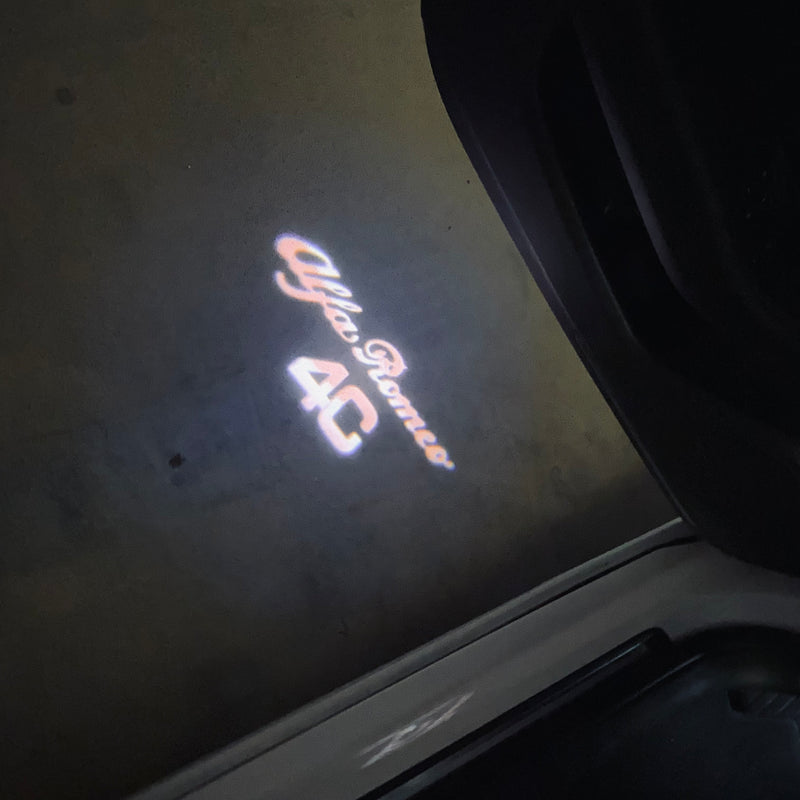 Alfa Romeo 4C RED COLOR LOGO PROJECTOT LIGHTS Nr.69 (Menge 1 = 2 Logofolie / 2 Türleuchten) 