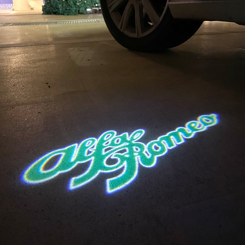 Alfa Romeo GRÜNE FARBE LOGO PROJECTOT LIGHTS Nr.17 (Menge 1 = 2 Logofolie / 2 Türleuchten) 