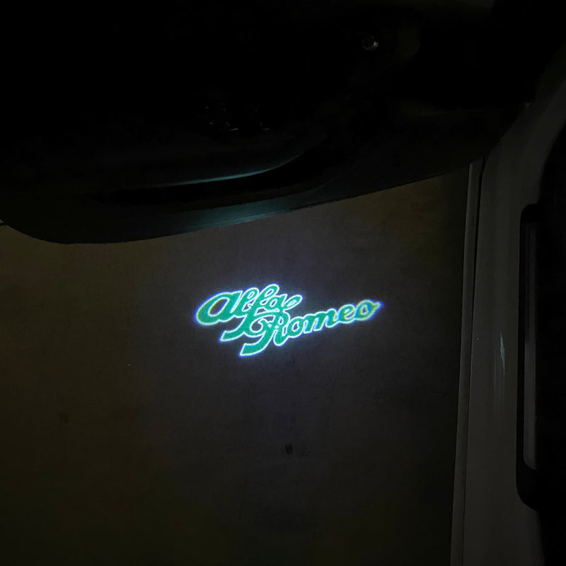 Alfa Romeo GRÜNE FARBE LOGO PROJECTOT LIGHTS Nr.17 (Menge 1 = 2 Logofolie / 2 Türleuchten) 