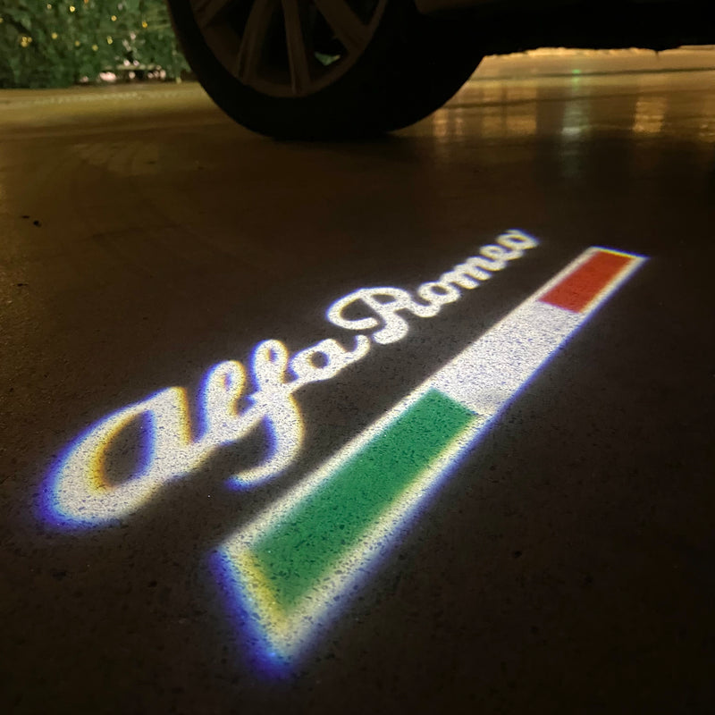 Alfa Romeo Logo-Projektbeleuchtung in weißer Farbe Nr.21u (Menge 1 = 2 Logo-Folie / 2 Türleuchten) 