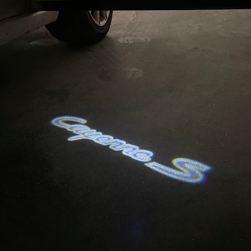 PORSCHE Cayenne S LOGO PROJECTOT LIGHTS Nr.18 (Menge 1 = 2 Logofolie / 2 Türleuchten)