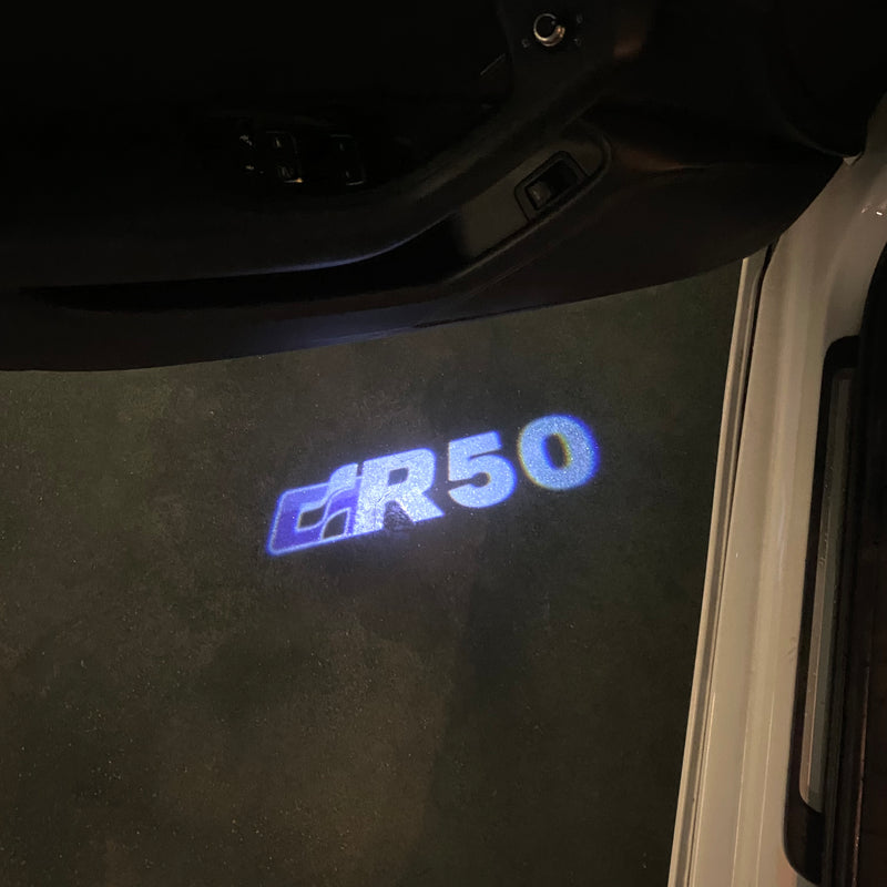 Volkswagen Luci porta R 50 Logo n. 143 (quantità 1 = 2 pellicole logo / 2 luci porta)