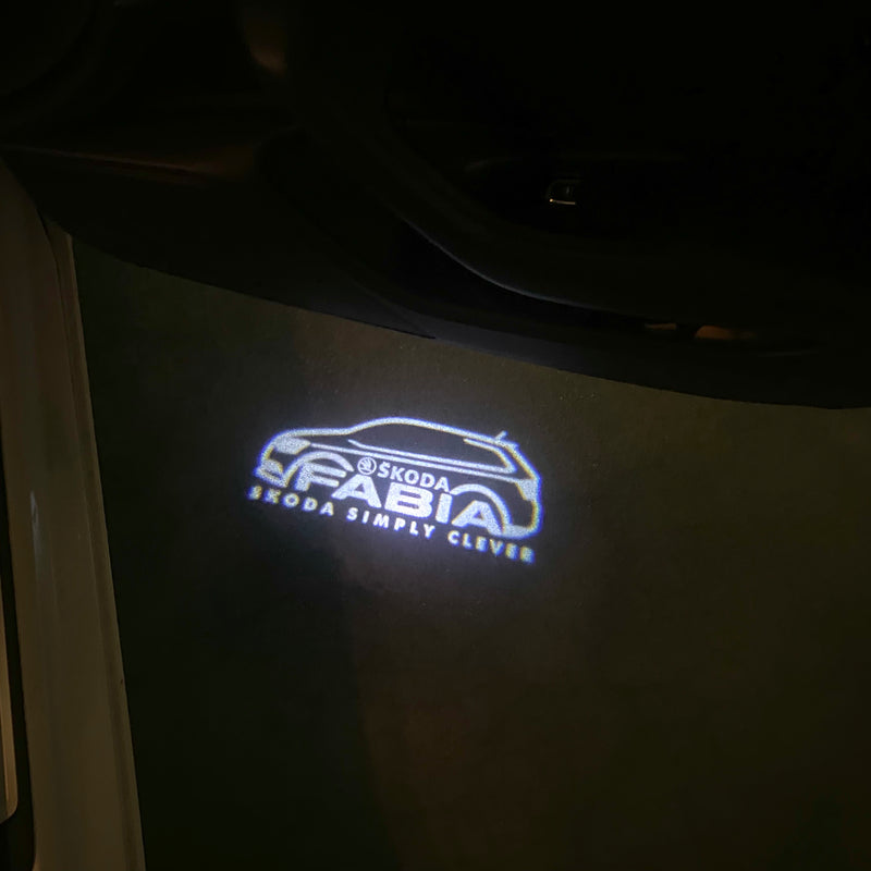 SKODA FABIA 6Y LOGO PROJECTOT LIGHTS Nr.19 (Menge 1 = 2 Logofolien /2 Türleuchten）