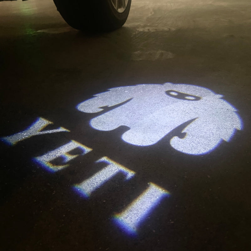 SKODA YETI LOGO PROJECTOT LIGHTS Nr.71f (Menge 1 = 2 Logofolie / 2 Türleuchten)