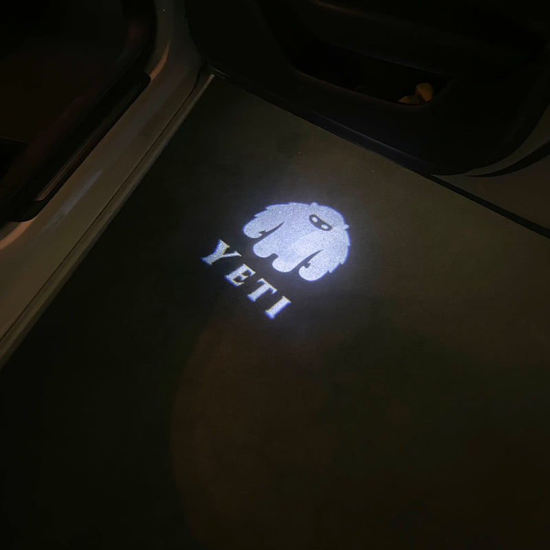 SKODA YETI LOGO PROJECTOT LIGHTS Nr.71f (Menge 1 = 2 Logofolie / 2 Türleuchten)