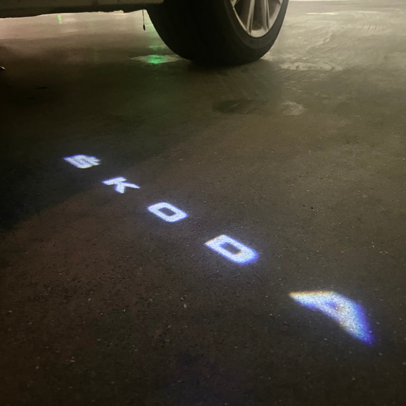 SKODA ORIGINAL LOGO PROJECTOT LIGHTS Nr.248 (Menge 1 = 2 Logofolien /2 Türleuchten）