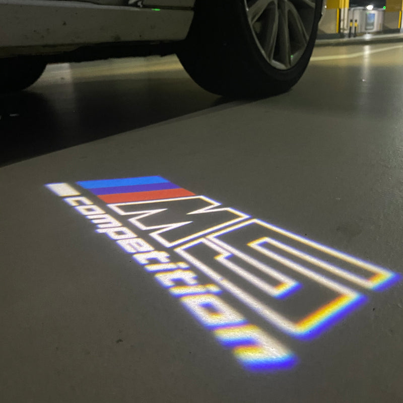 LUCI BMW M5 LOGO PROJECTOT Nr.23 (quantità 1 = 1 set/2 luci porta) 