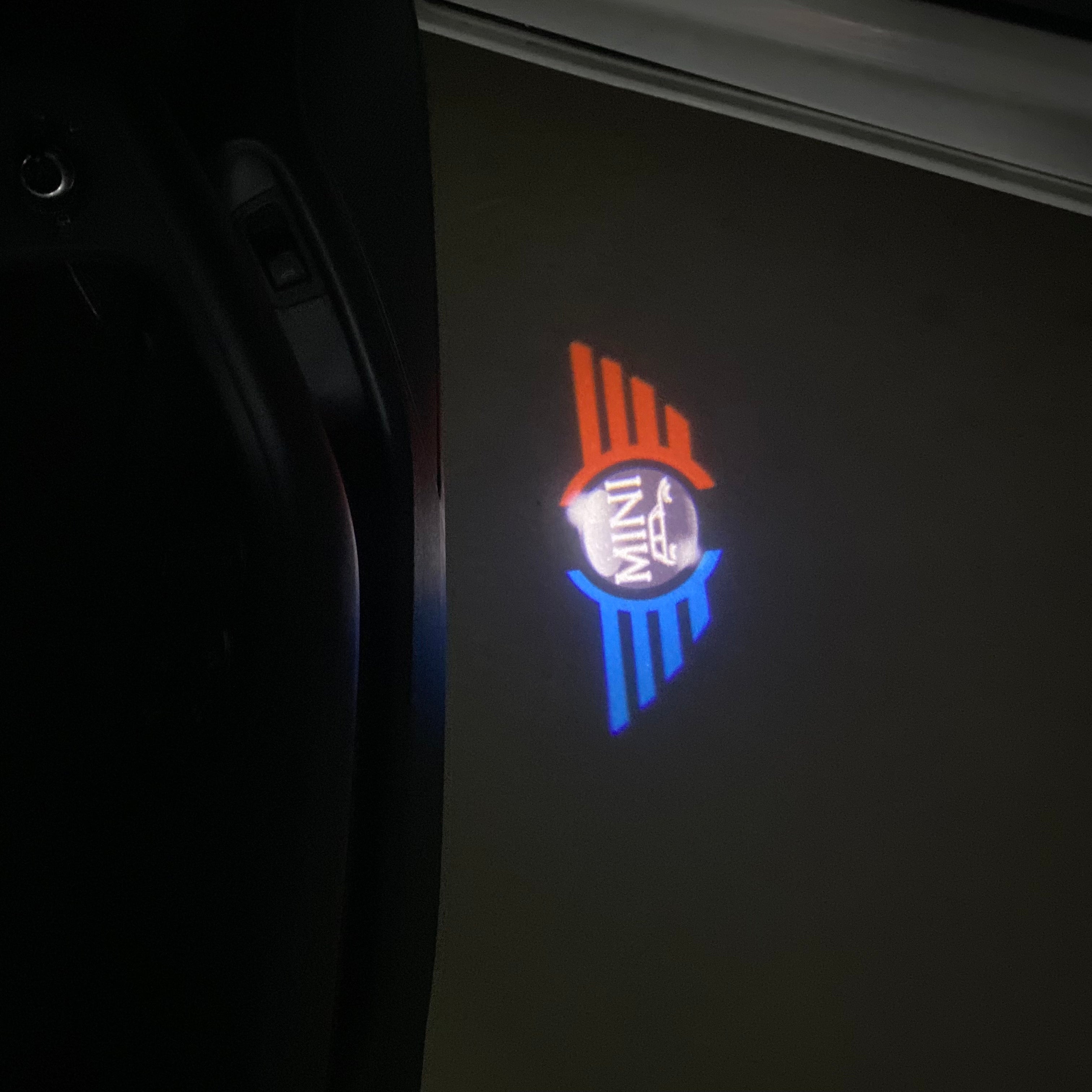MINI ORIGINAL LOGO  LED PROJECTOR LIGHTS  (quantity  1 =  2 Logo Film /  2 door lights)Nr.MINI001