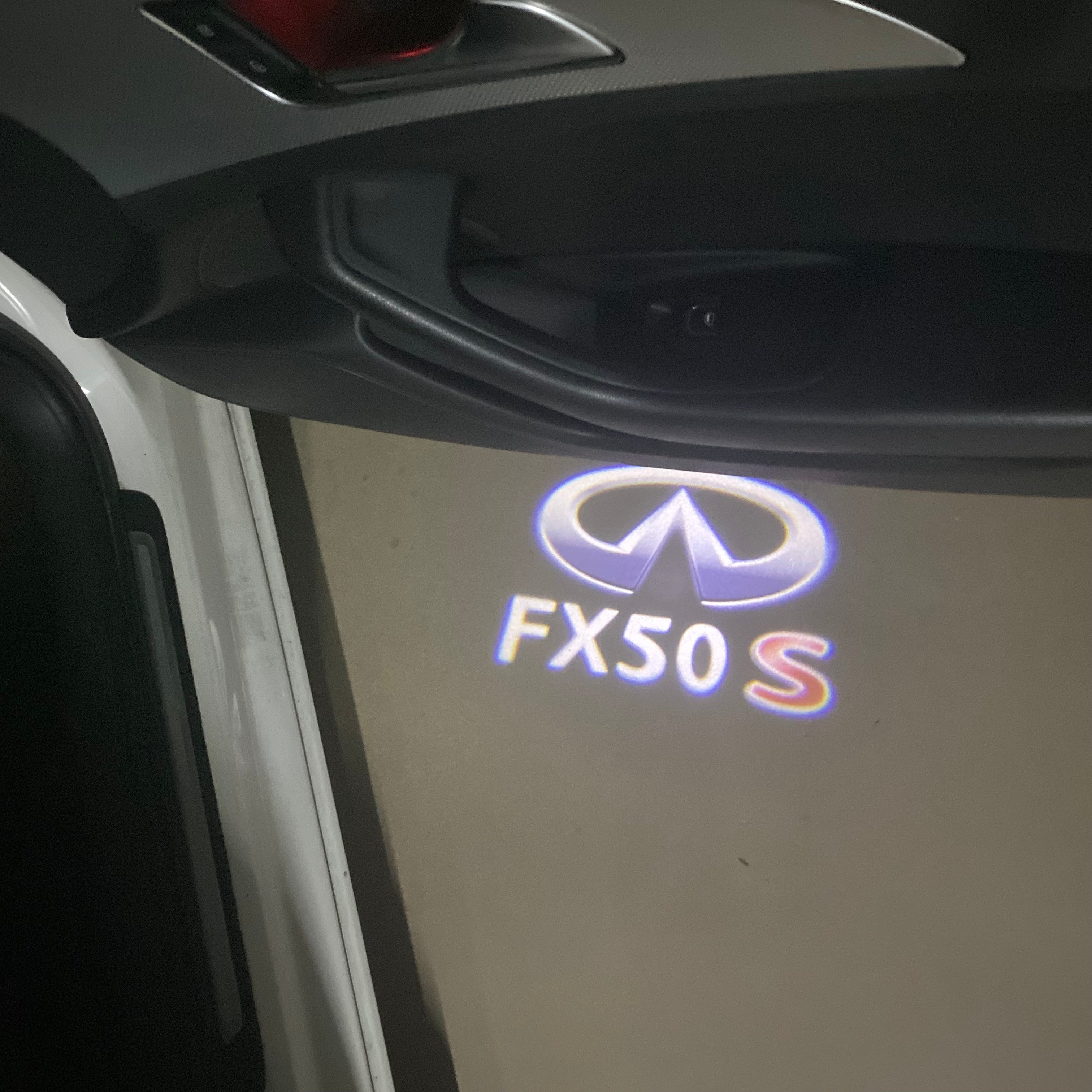 INFINITI FX 50  LOGO PROJECROTR LIGHTS Nr.28 (quantity 1 = 1 sets/2 door lights)