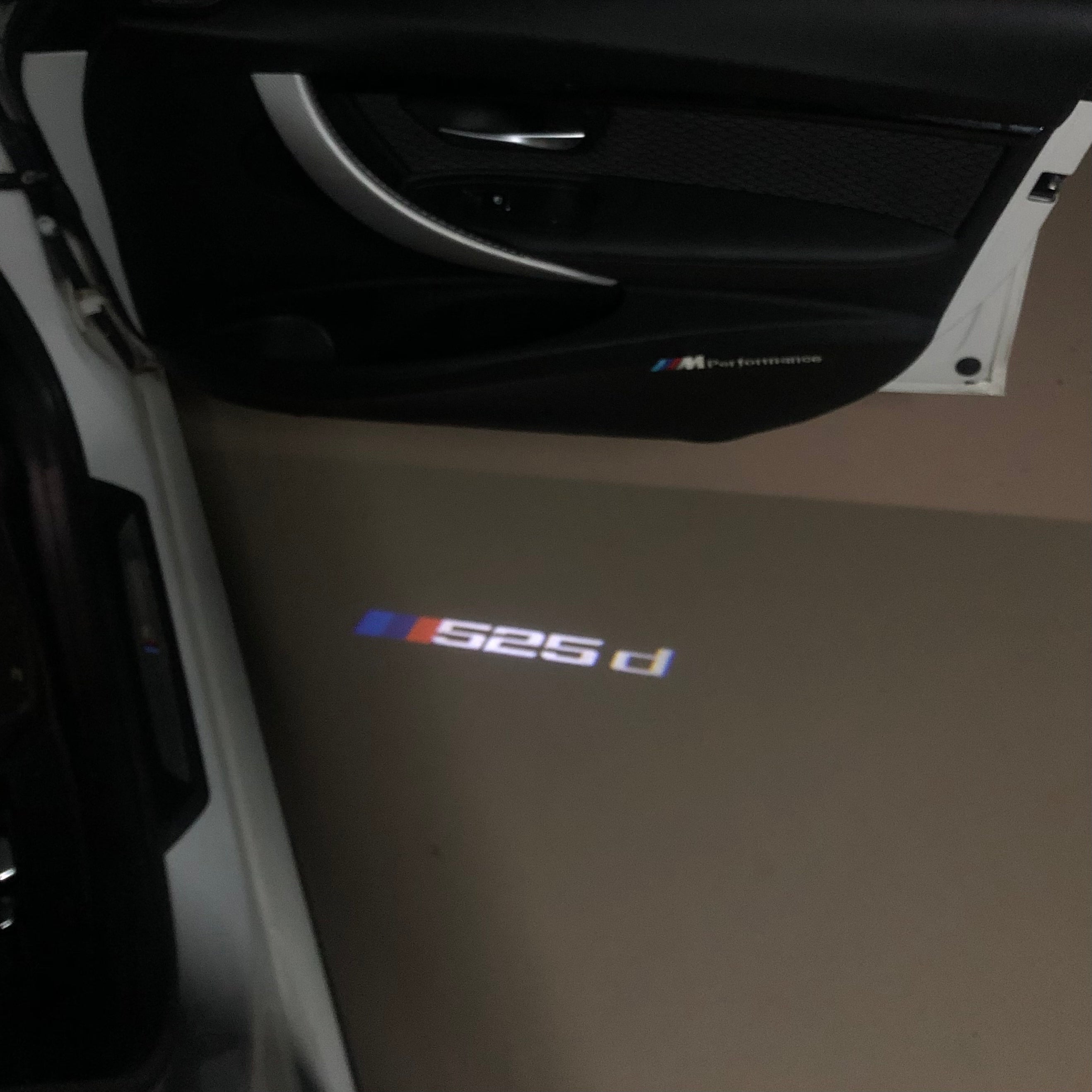 BMW  5 SERIES 525  LOGO PROJECTOT LIGHTS (quantity 1 = 1 sets/2 door lights)Nr.bmw00254