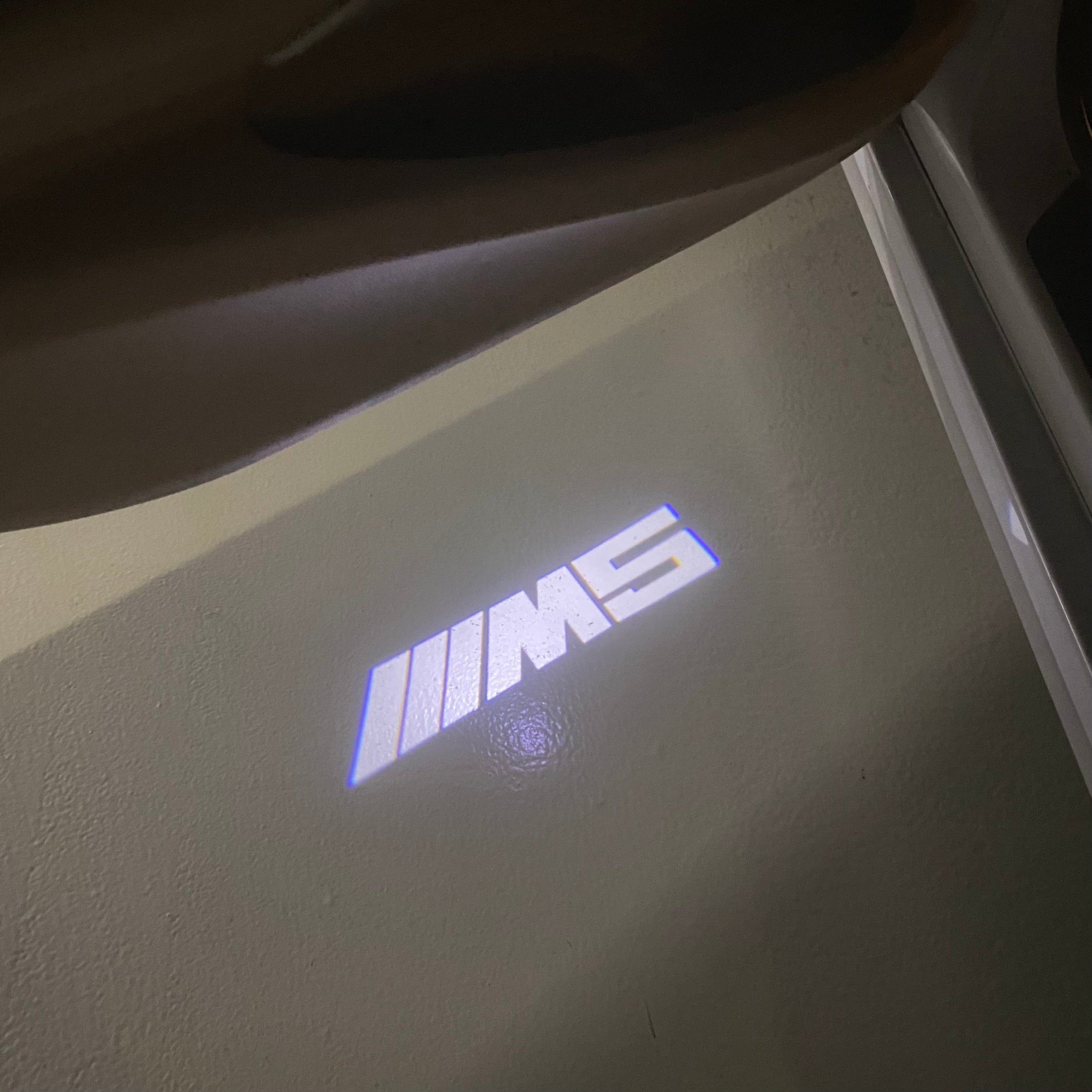 BMW 5 SERIES M5 LOGO PROJECTOT LIGHTS (quantity 1 = 1 sets/2 door lights)Nr.bmw00258