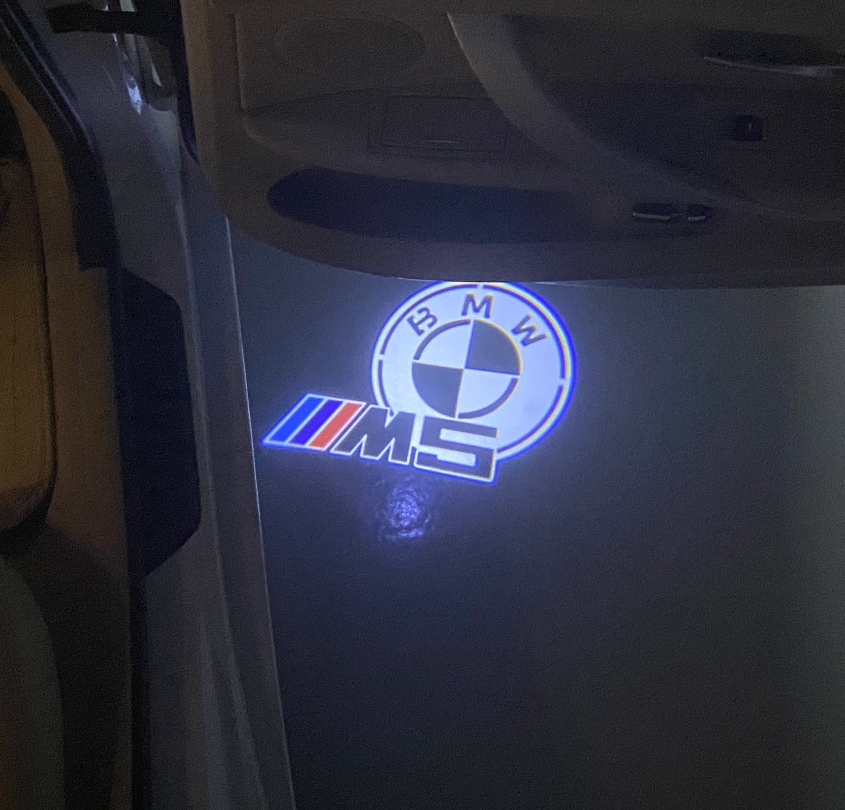 BMW  5 SERIES M5 LOGO PROJECTOT LIGHTS (quantity 1 = 1 sets/2 door lights)Nr.bmw00260
