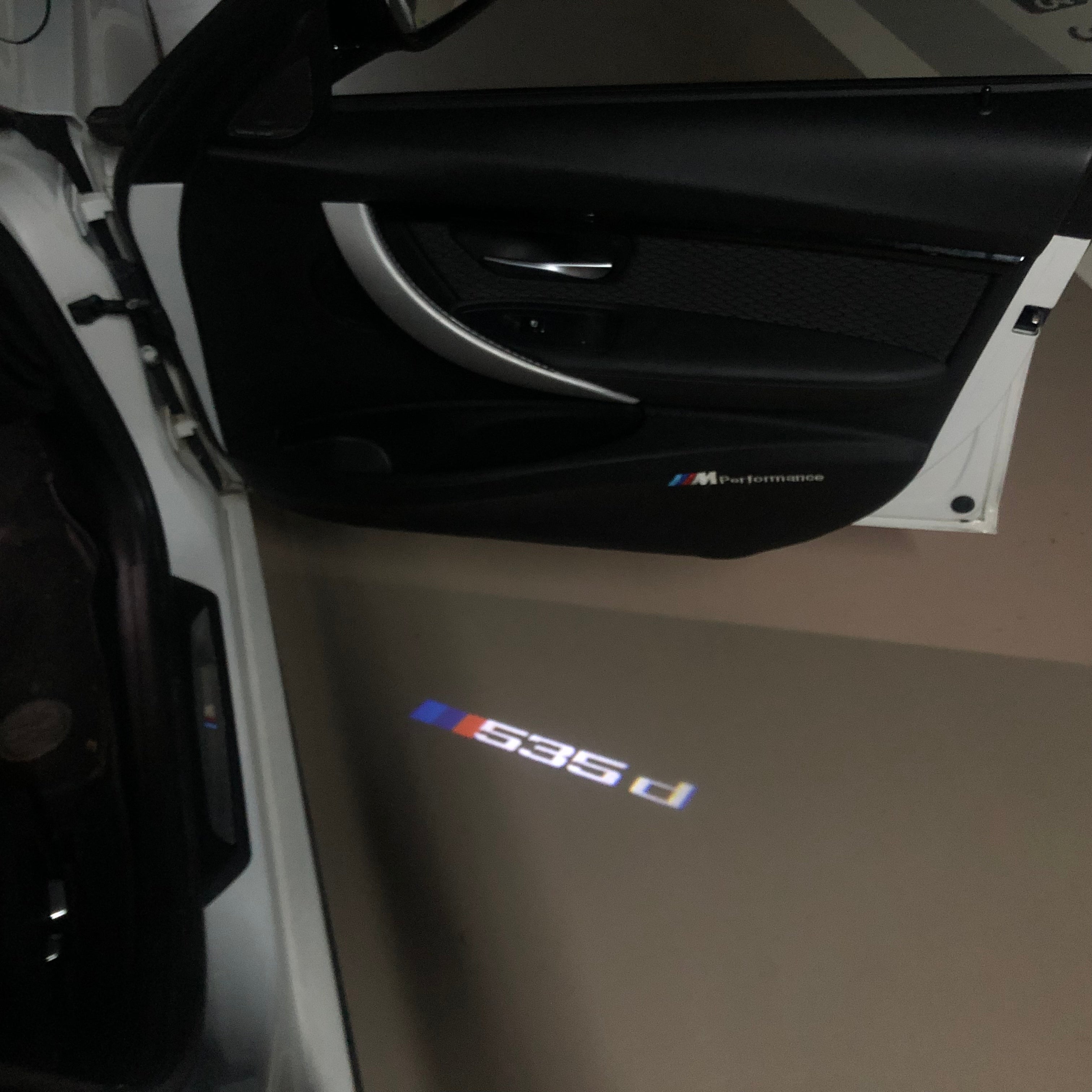 BMW  5 SERIES 535    LOGO PROJECTOT LIGHTS (quantity 1 = 1 sets/2 door lights)Nr.bmw00231