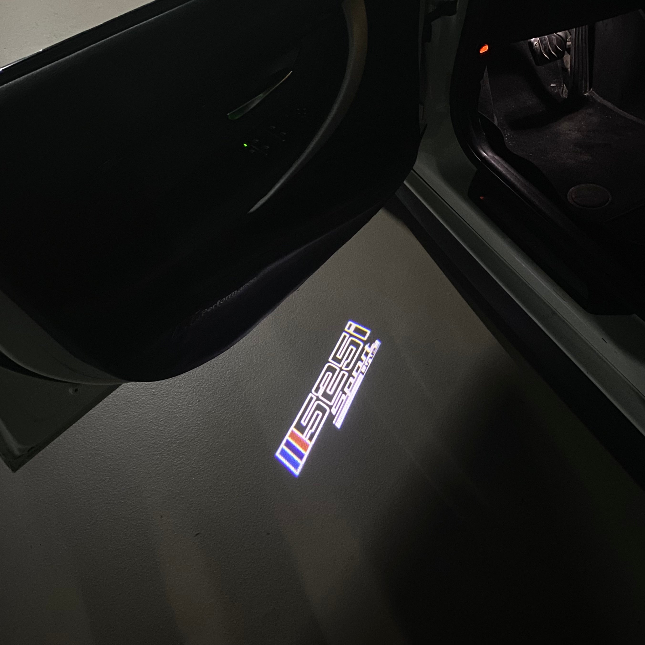 BMW  5 SERIES 525 i LOGO PROJECTOT LIGHTS (quantity 1 = 1 sets/2 door lights)Nr.bmw00243