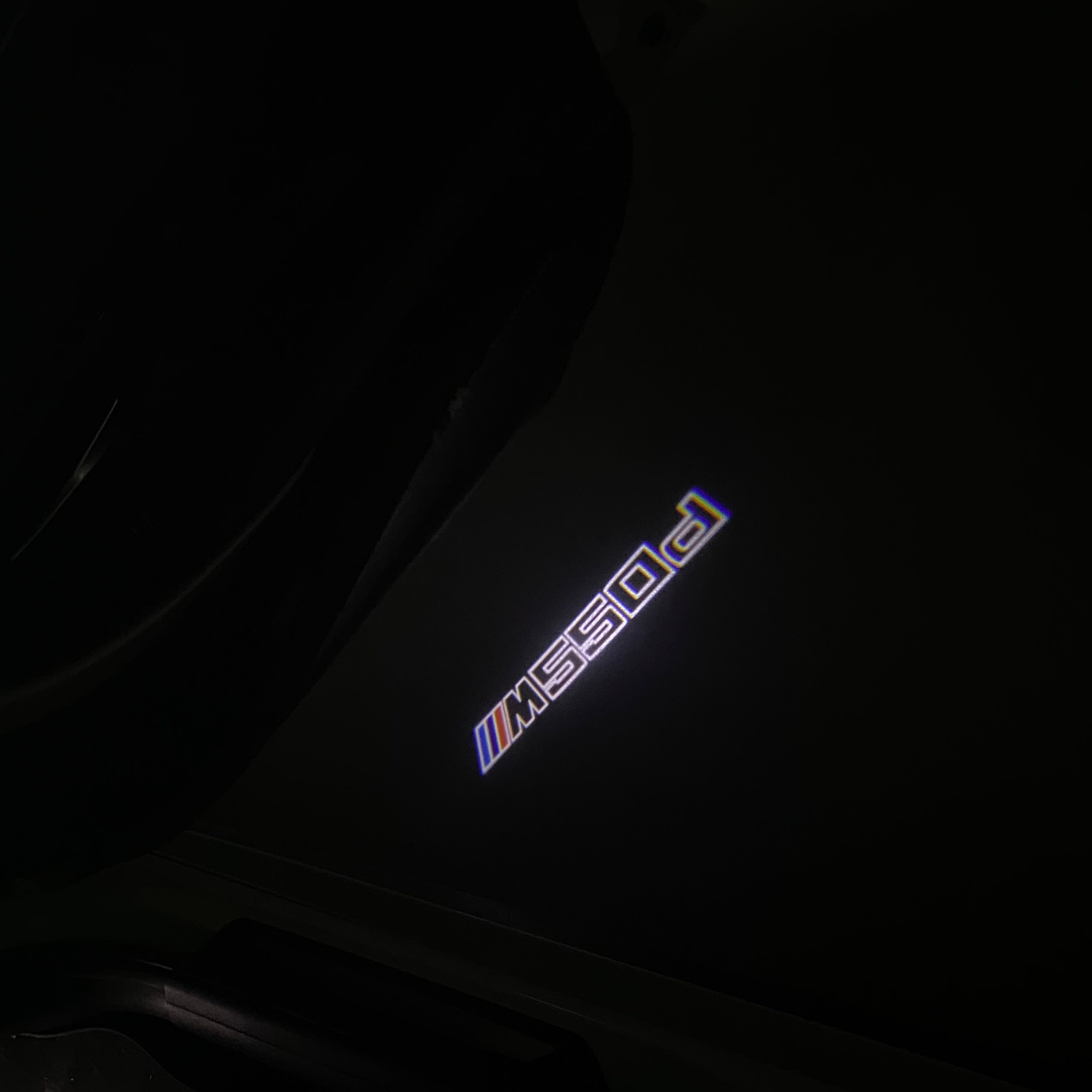 BMW 5 SERIES M550 d  LOGO PROJECTOT LIGHTS (quantity 1 = 1 sets/2 door lights)Nr.bmw00244