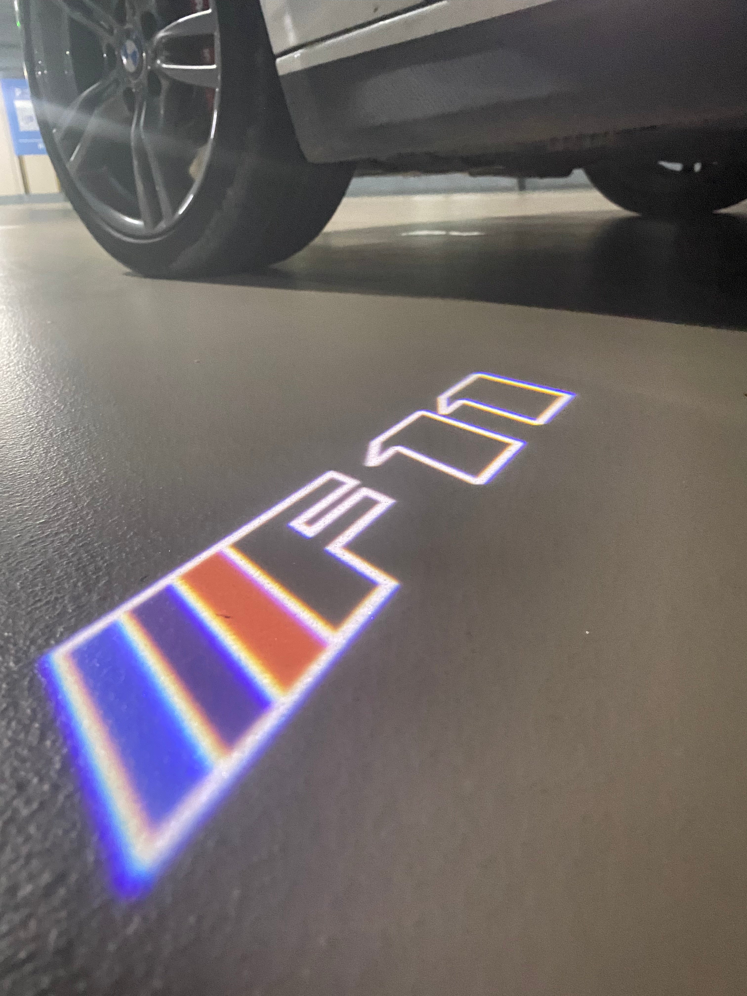 BMW 5 SERIES F11   LOGO PROJECTOT LIGHTS (quantity 1 = 1 sets/2 door lights)Nr.bmw00250