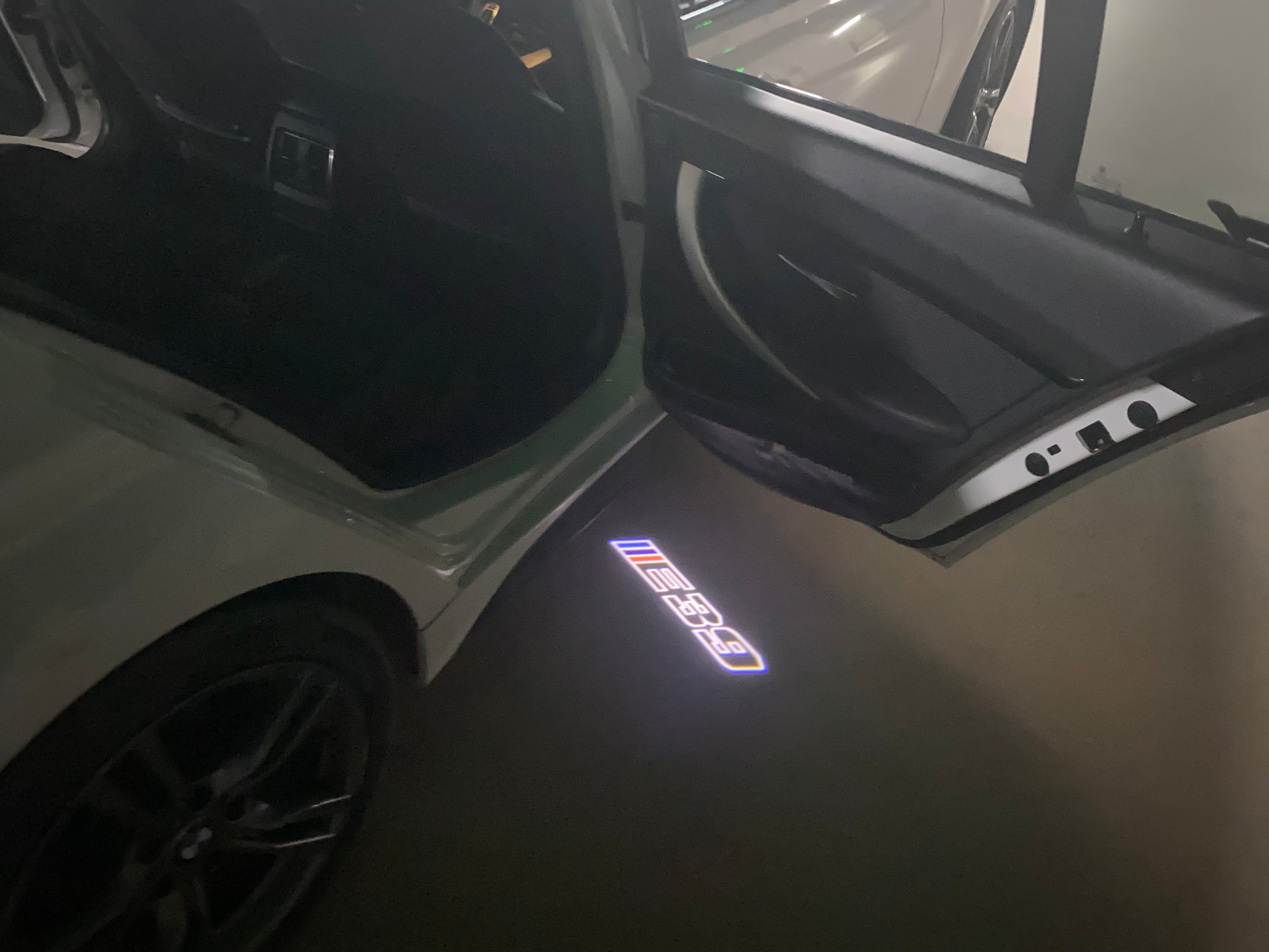 BMW 5 SERIES E39  LOGO PROJECTOT LIGHTS (quantity 1 = 1 sets/2 door lights)Nr.bmw00245
