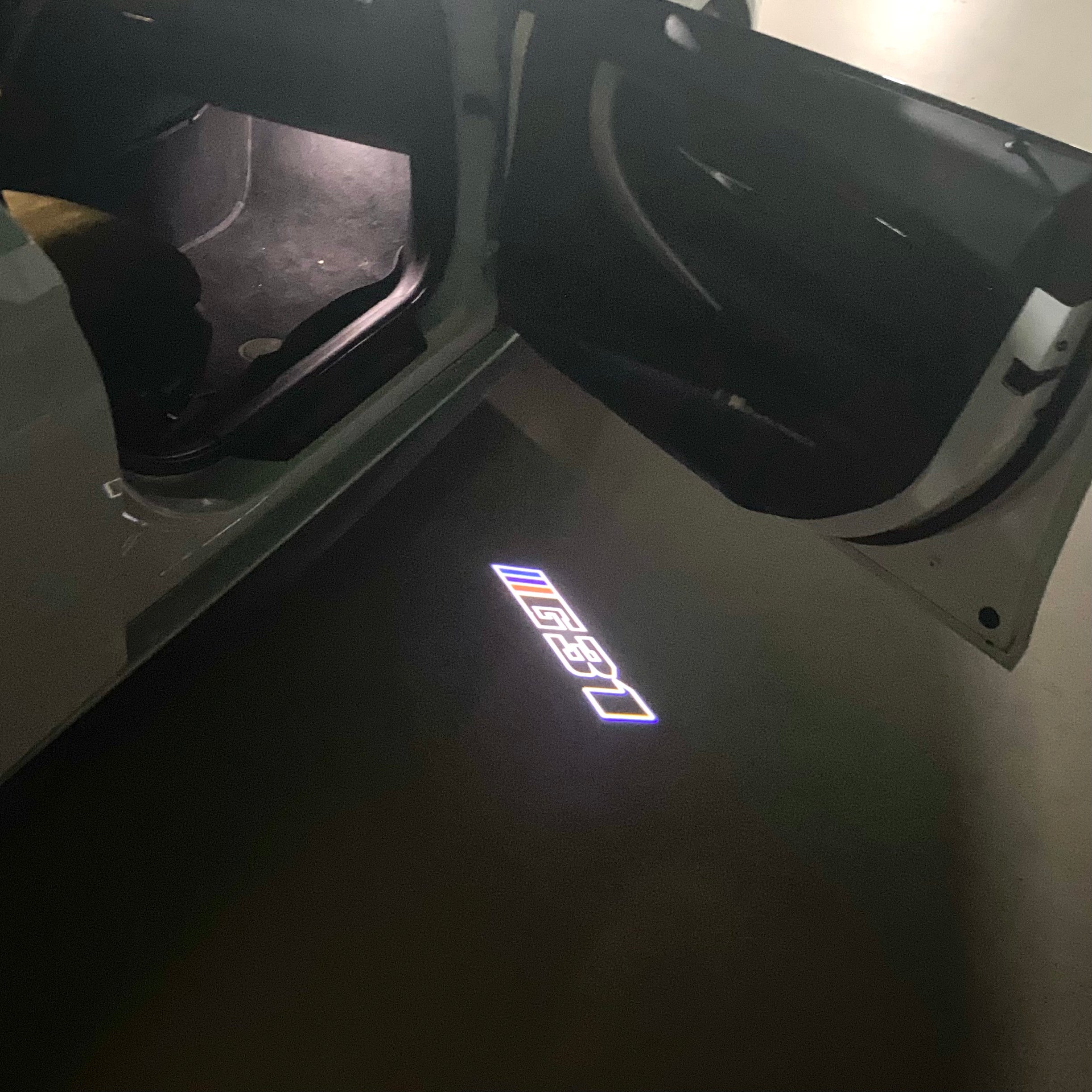 BMW  5 SERIES G31 G31   LOGO PROJECTOT LIGHTS (quantity 1 = 1 sets/2 door lights)Nr.bmw00225