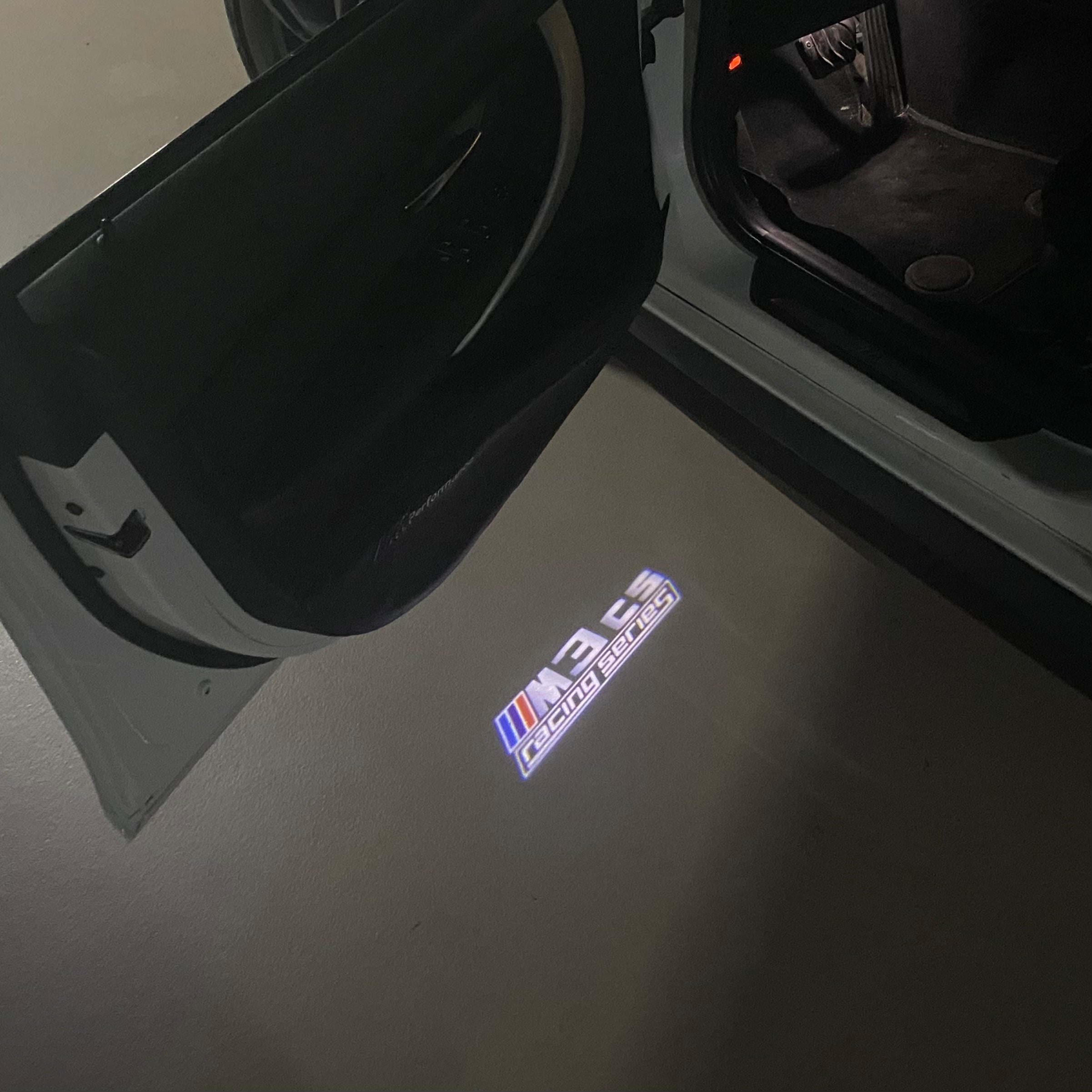 BMW 3 SERIES M3  LOGO PROJECTOT LIGHTS (quantity 1 = 1 sets/2 door lights)Nr.bmw00399