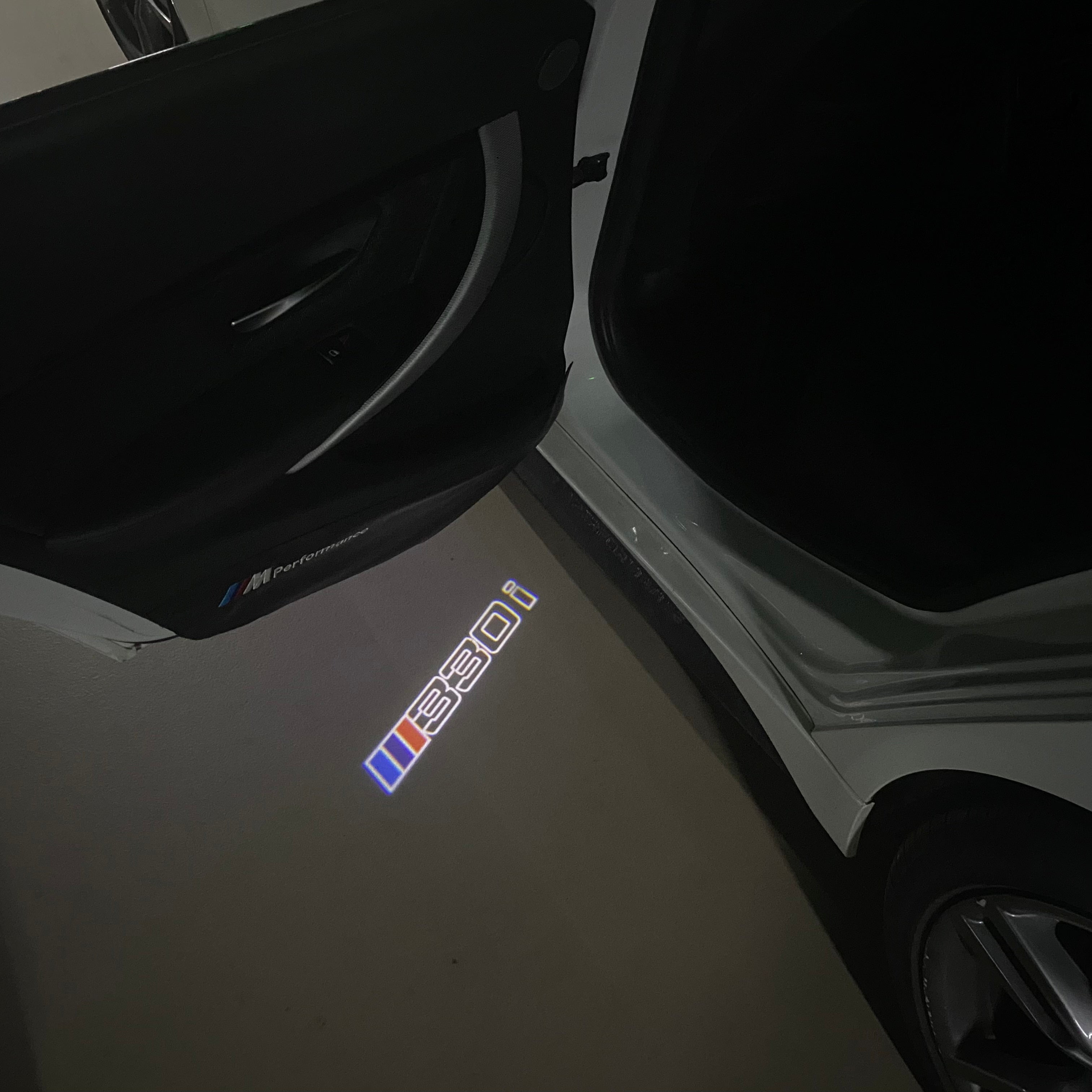 BMW 3 SERIES 330 i LOGO PROJECTOT LIGHTS (quantity 1 = 1 sets/2 door lights) Nr.BMW411