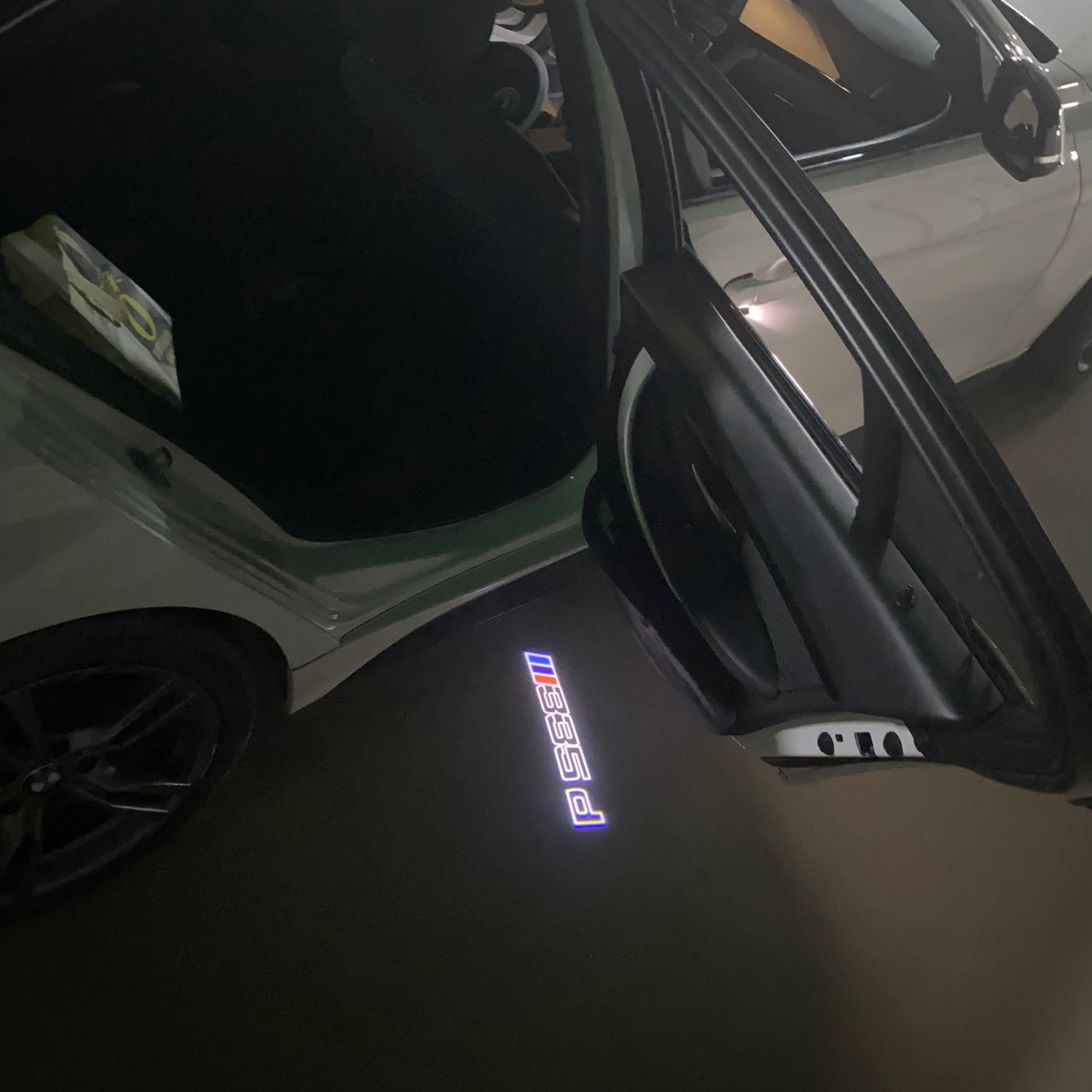 BMW 3 SERIES  335 d    LOGO PROJECTOT LIGHTS (quantity 1 = 1 sets/2 door lights) Nr.bmw4052