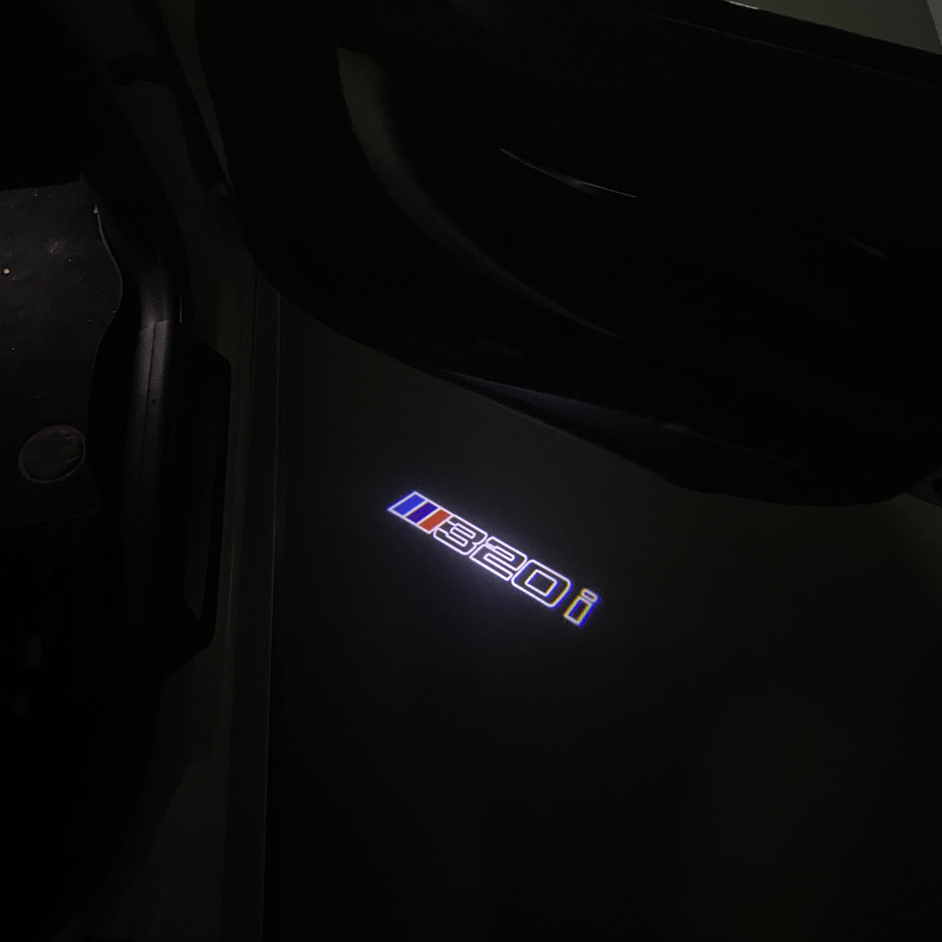 BMW 3 SERIES 320 i LOGO PROJECTOT LIGHTS (quantity 1 = 1 sets/2 door lights) Nr.BMW414
