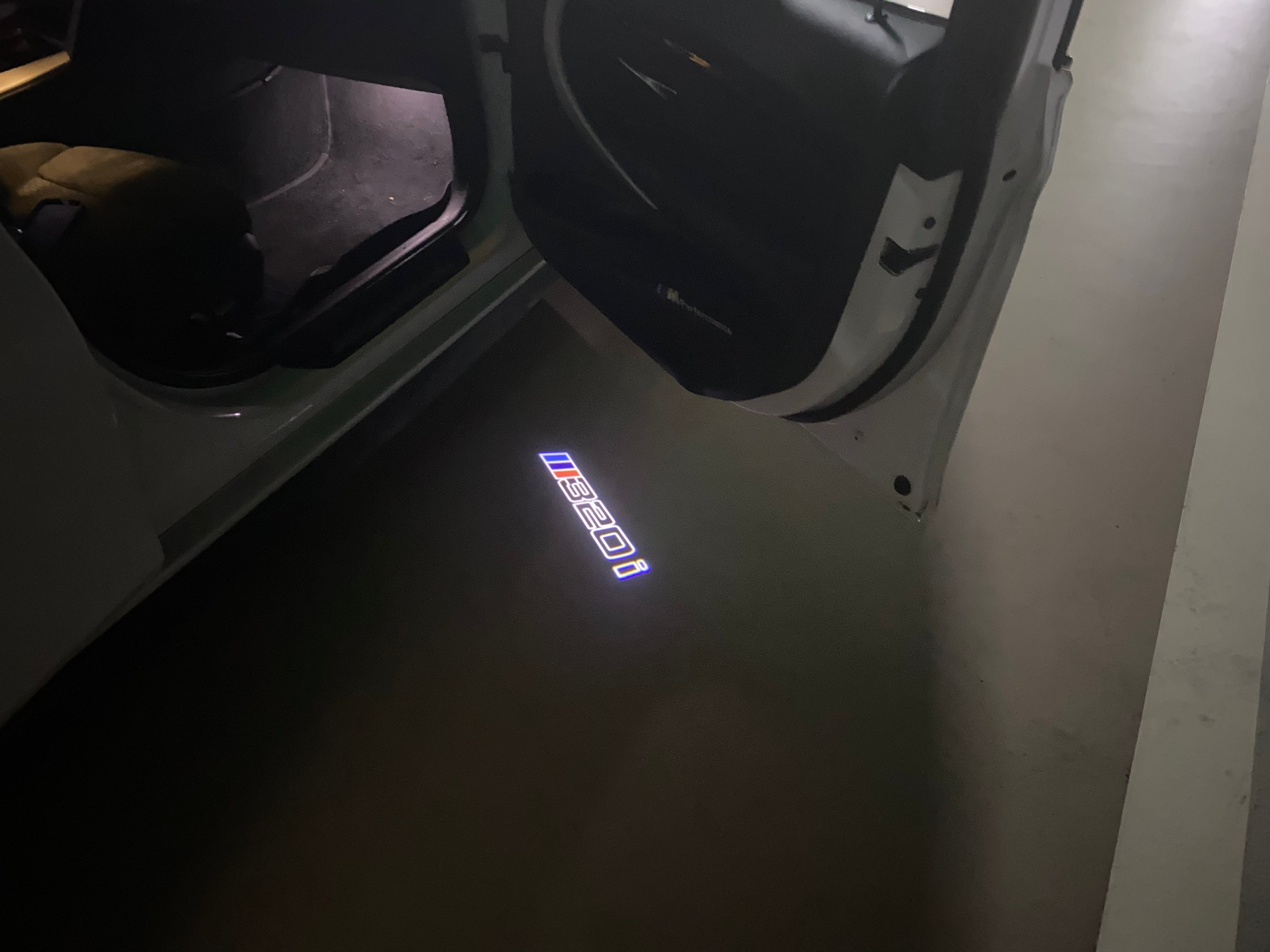 BMW 3 SERIES 320 i LOGO PROJECTOT LIGHTS (quantity 1 = 1 sets/2 door lights) Nr.BMW414