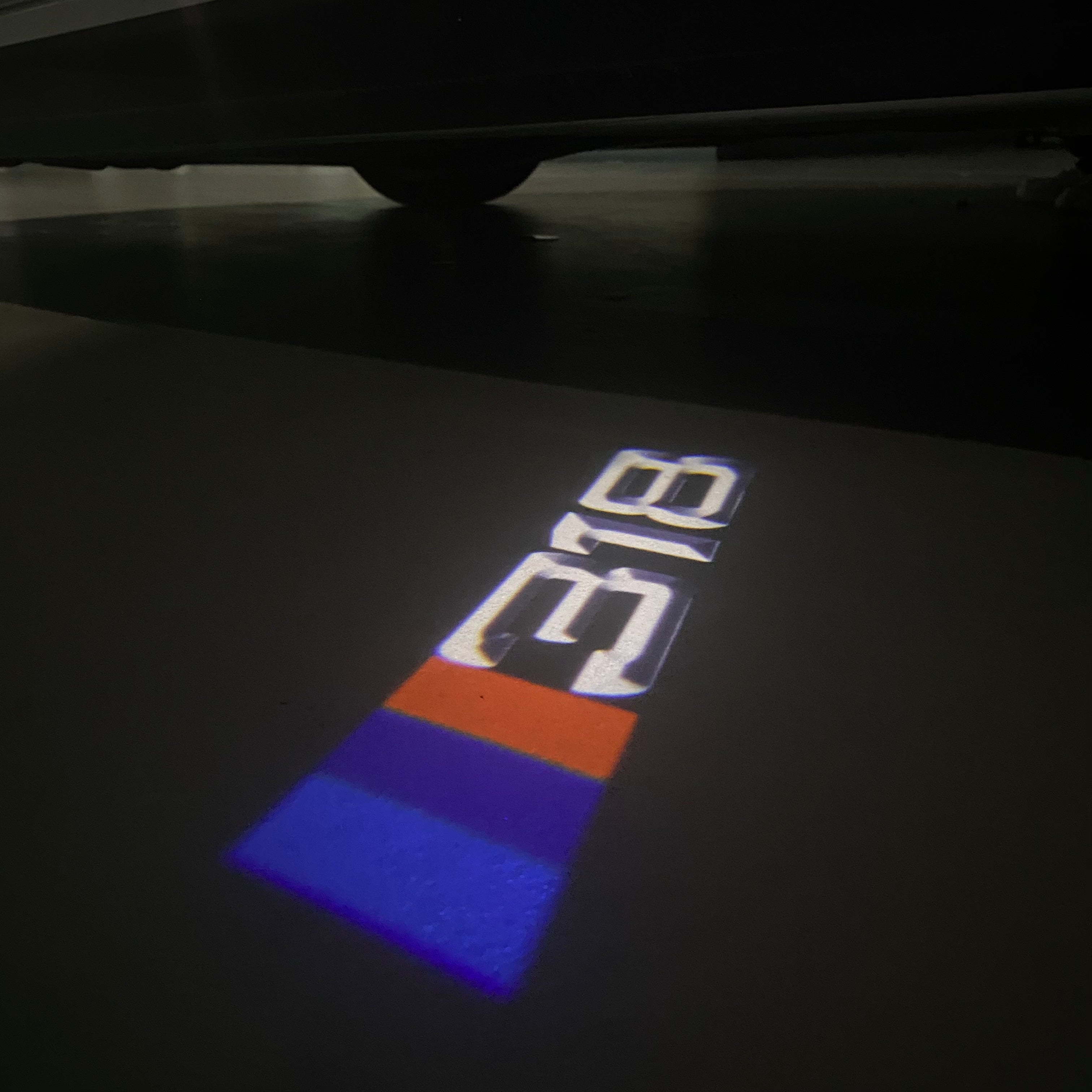BMW 3 SERIES 318   LOGO PROJECTOT LIGHTS (quantity 1 = 1 sets/2 door lights)Nr.bmw00380