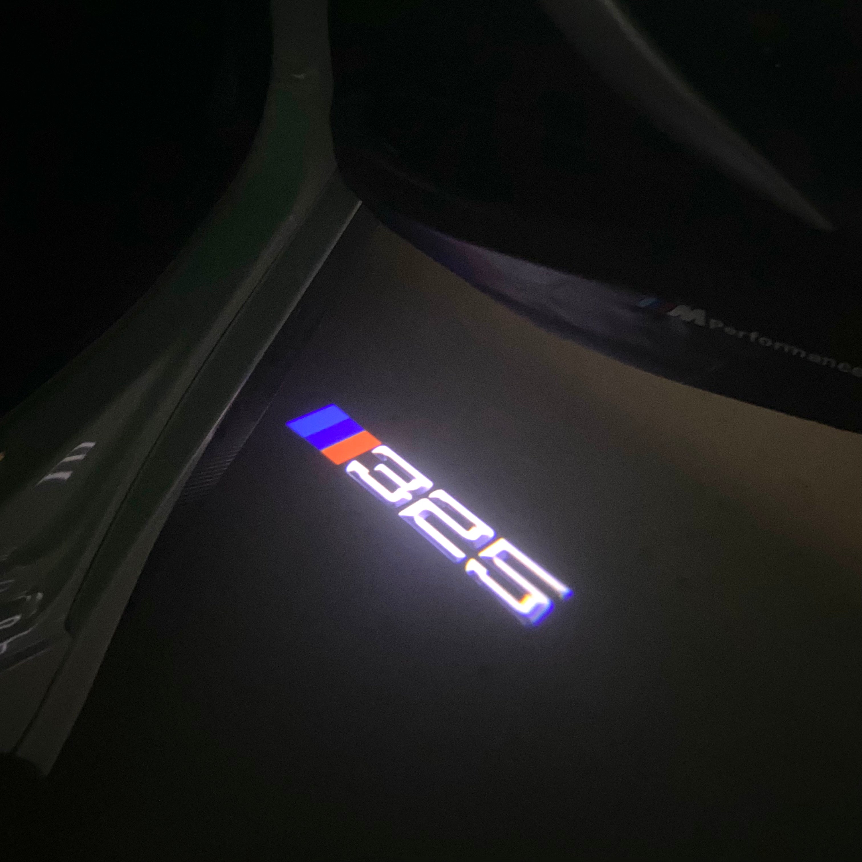 BMW 3 SERIES  325   LOGO PROJECTOT LIGHTS (quantity 1 = 1 sets/2 door lights)Nr.bmw00381
