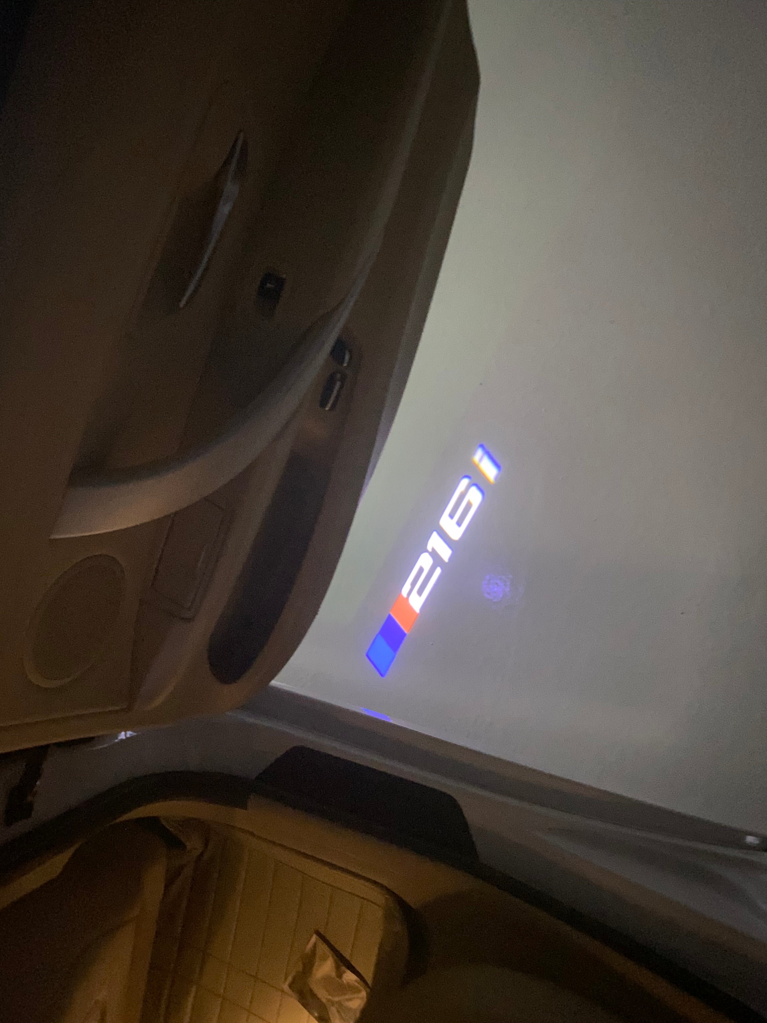 BMW 2 SERIES 216 LOGO PROJECTOT LIGHTS (quantity 1 = 1 sets/2 door lights)Nr.bmw00209