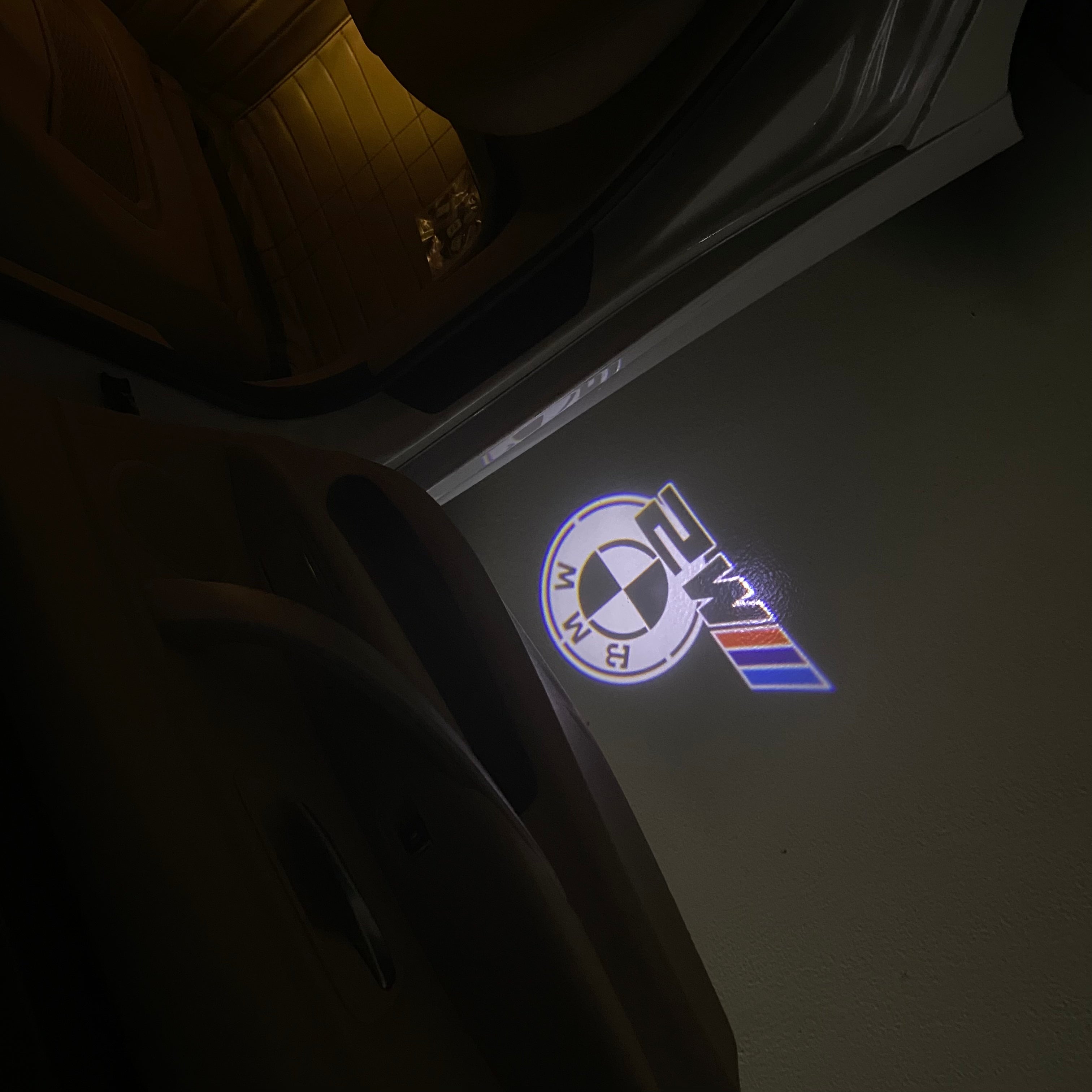 BMW 2 SERIES M2   LOGO PROJECTOT LIGHTS (quantity 1 = 1 sets/2 door lights)Nr.bmw00215