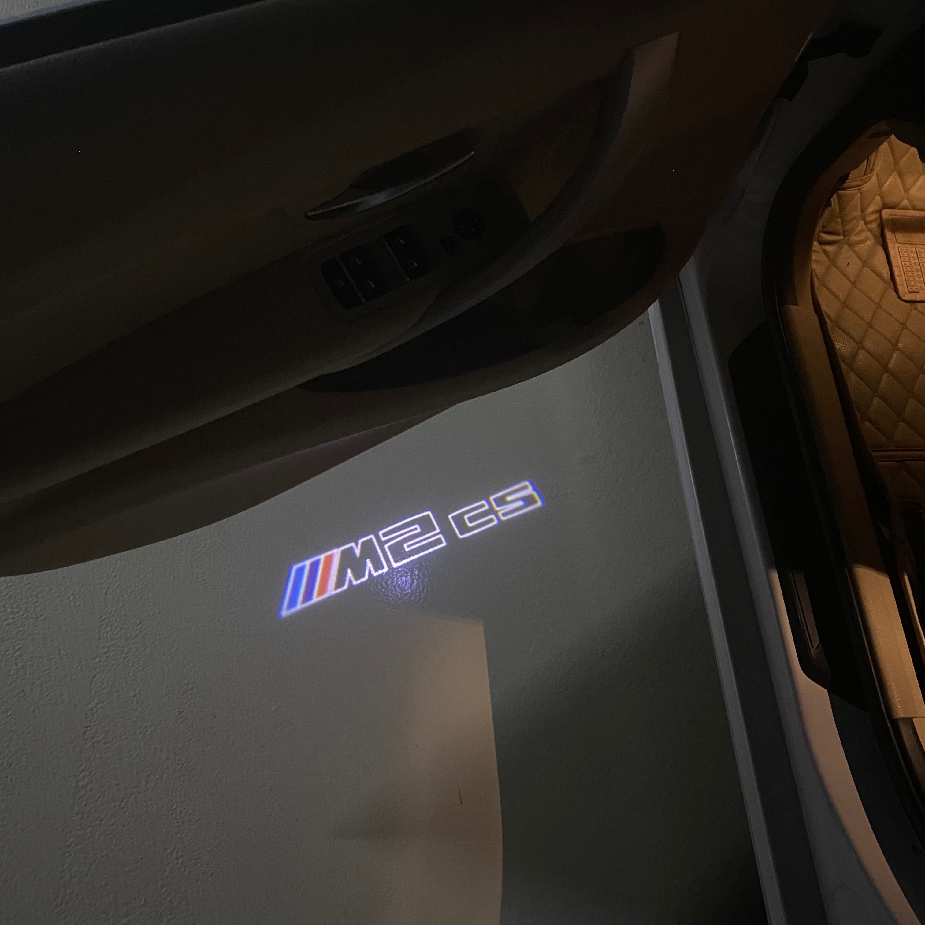 BMW  2 SERIES M2 LOGO PROJECTOT LIGHTS (quantity 1 = 1 sets/2 door lights)Nr.bmw00199
