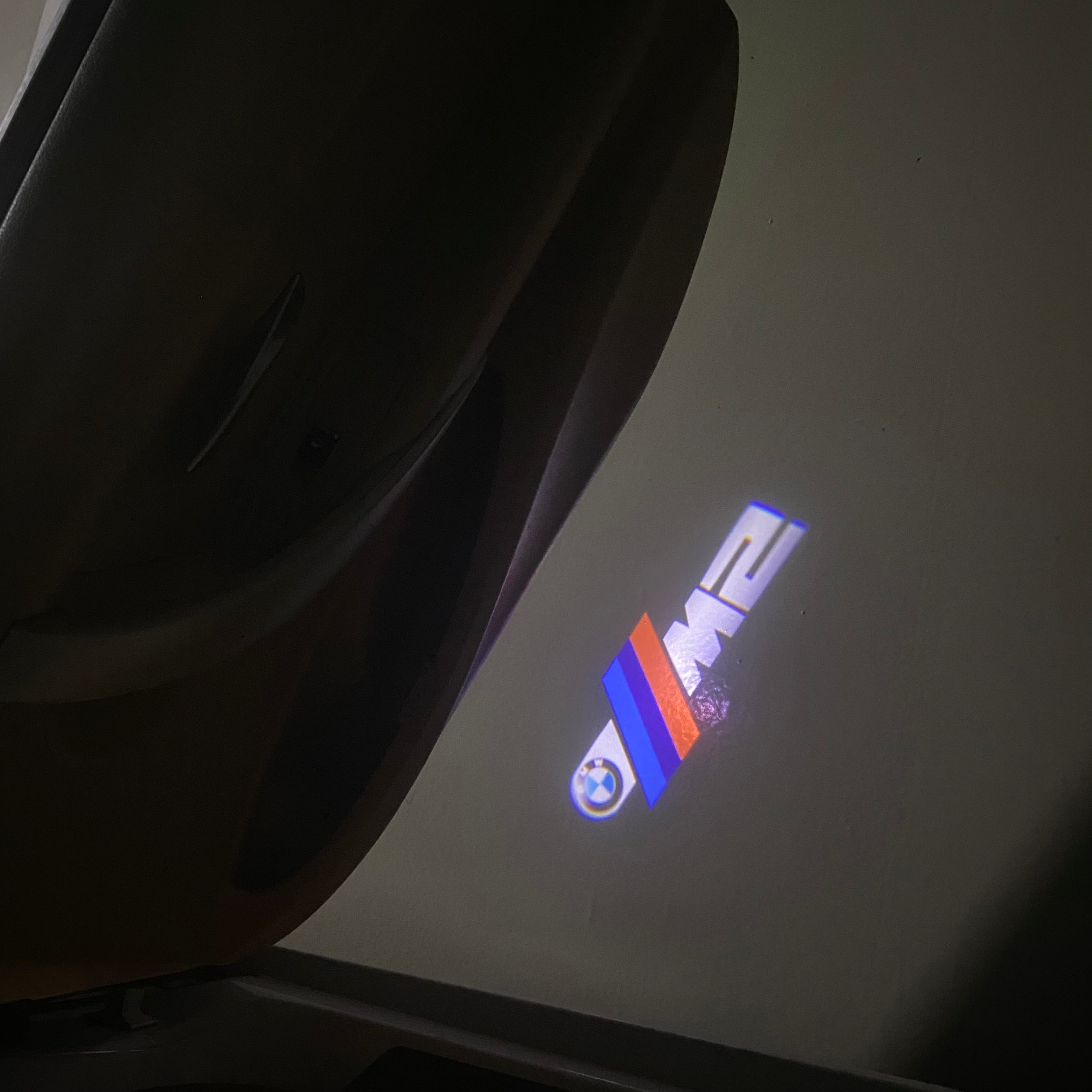 BMW  2 SERIES M2 LOGO PROJECTOT LIGHTS (quantity 1 = 1 sets/2 door lights)Nr.bmw00140