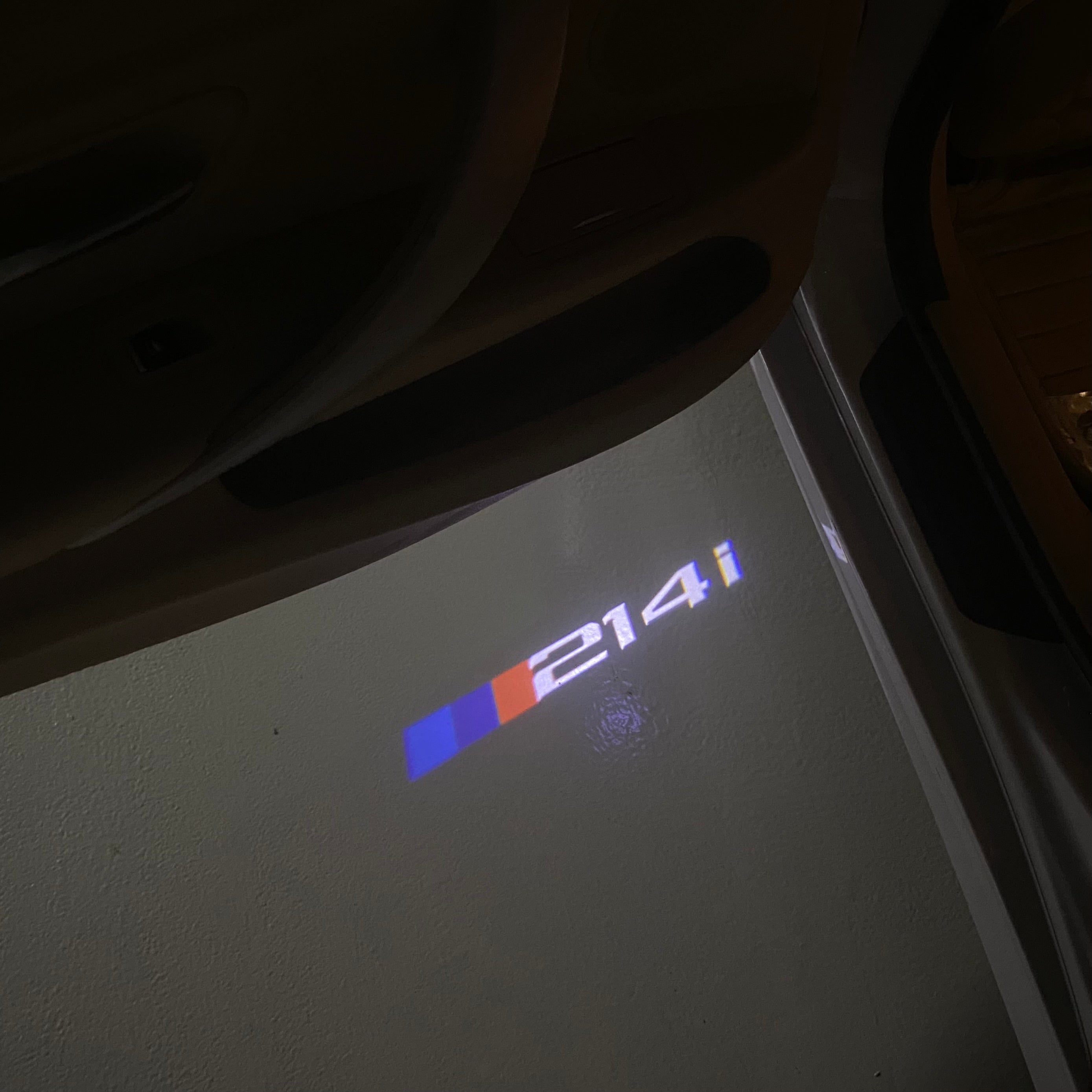 BMW 2 SERIES 214  LOGO PROJECTOT LIGHTS (quantity 1 = 1 sets/2 door lights)Nr.bmw00205