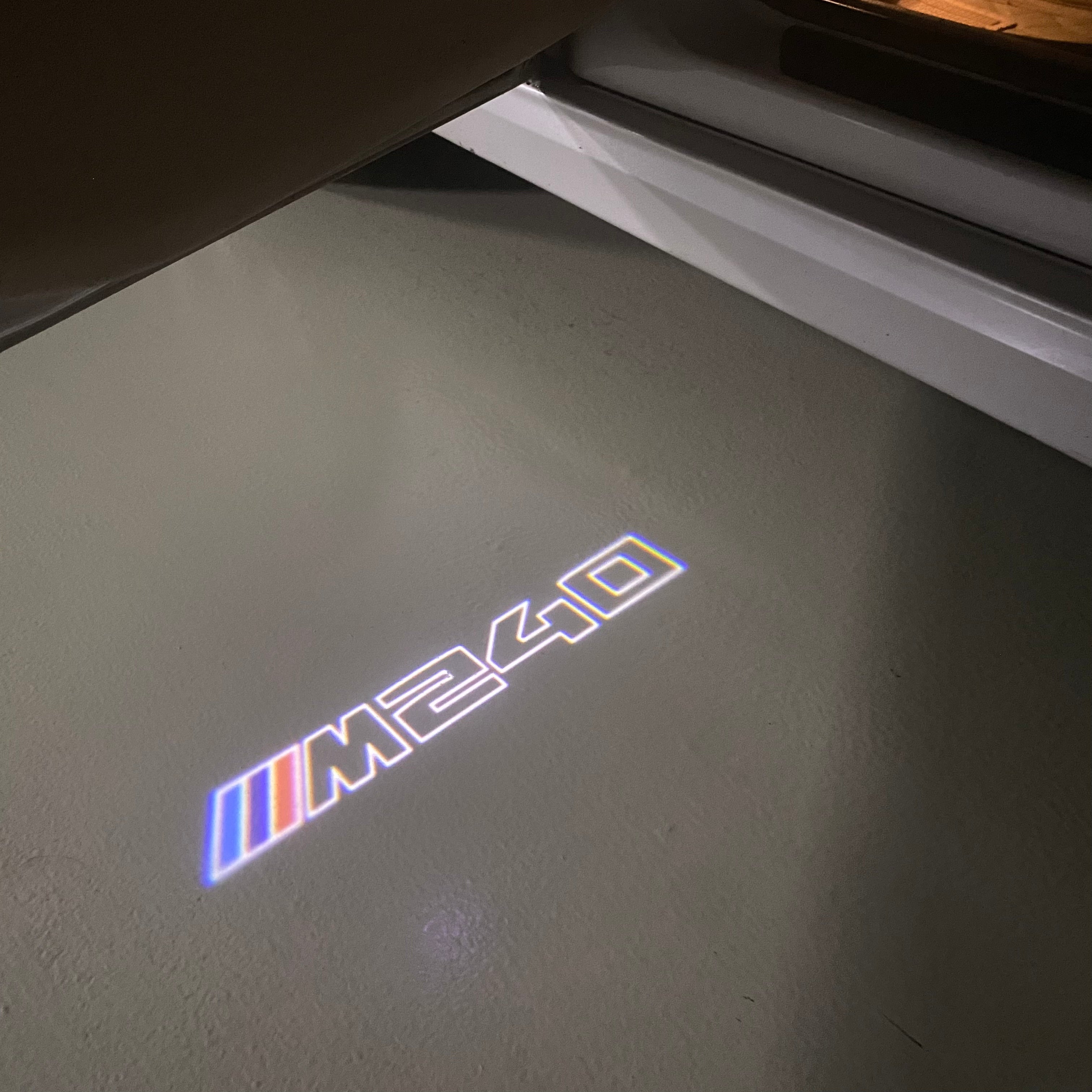 BMW 2 SERIES M240  LOGO PROJECTOT LIGHTS (quantity 1 = 1 sets/2 door lights)Nr.bmw00201