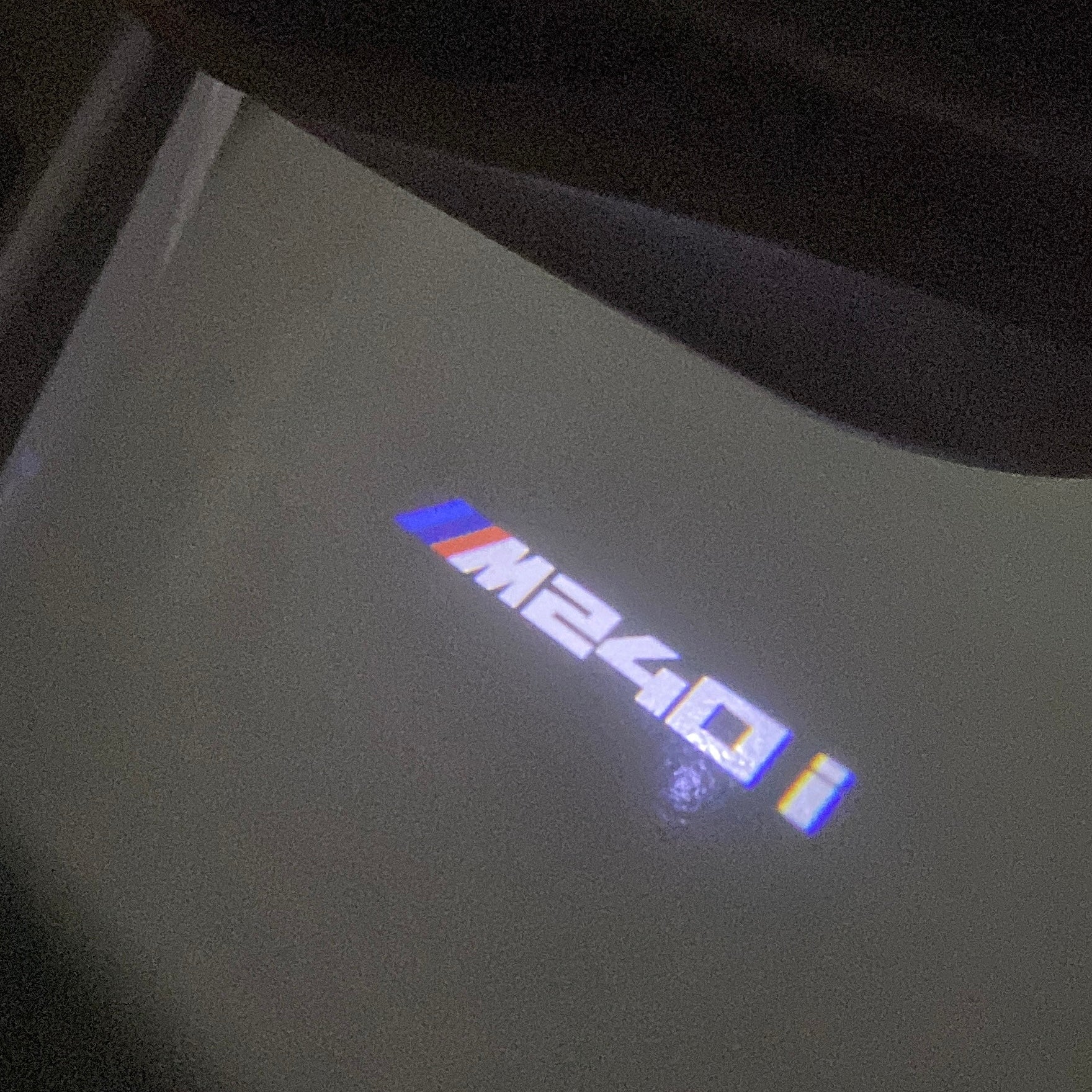 BMW 2 SERIES M240  LOGO PROJECTOT LIGHTS (quantity 1 = 1 sets/2 door lights)Nr.bmw00375
