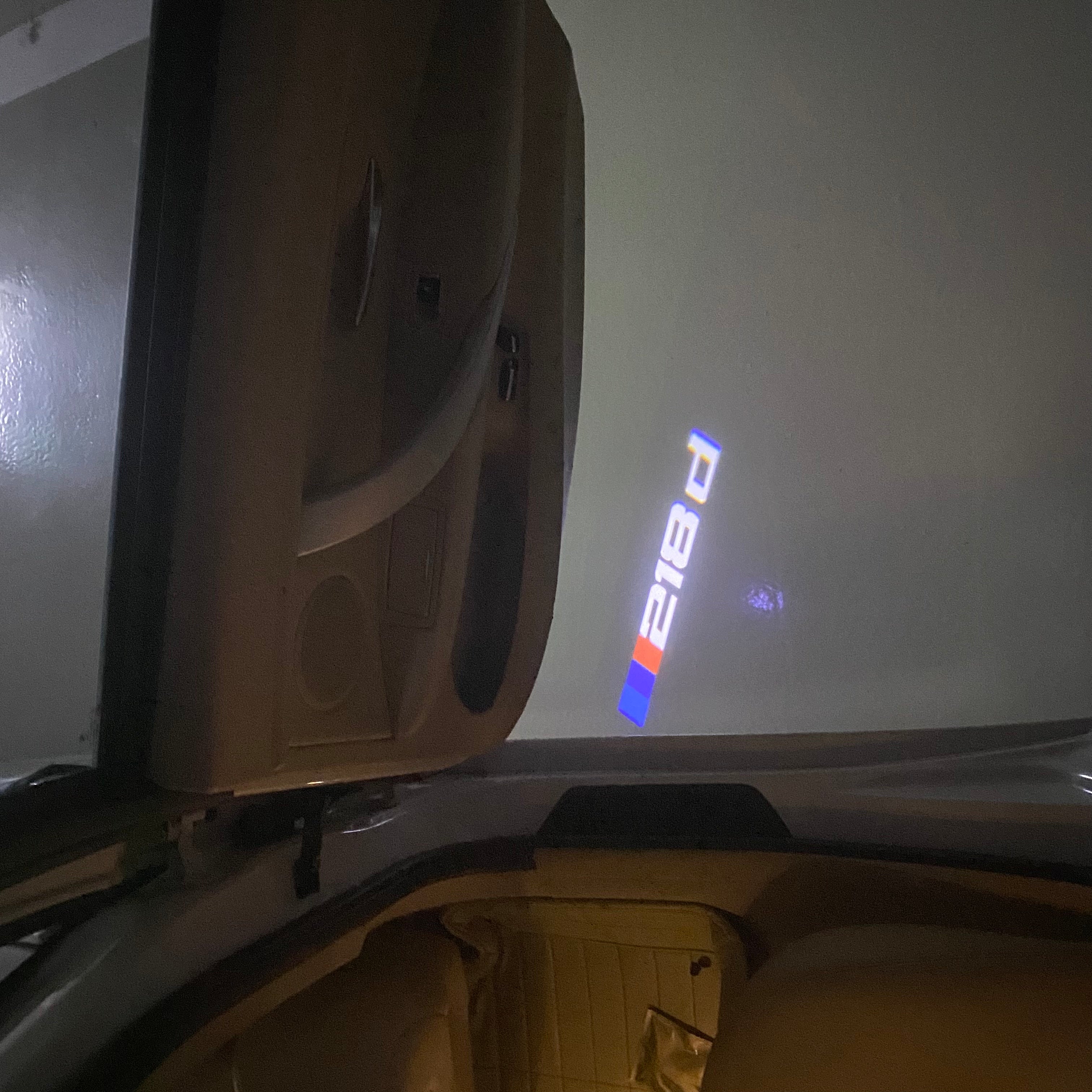 BMW  2 SERIES 218   LOGO PROJECTOT LIGHTS (quantity 1 = 1 sets/2 door lights)Nr.bmw00196