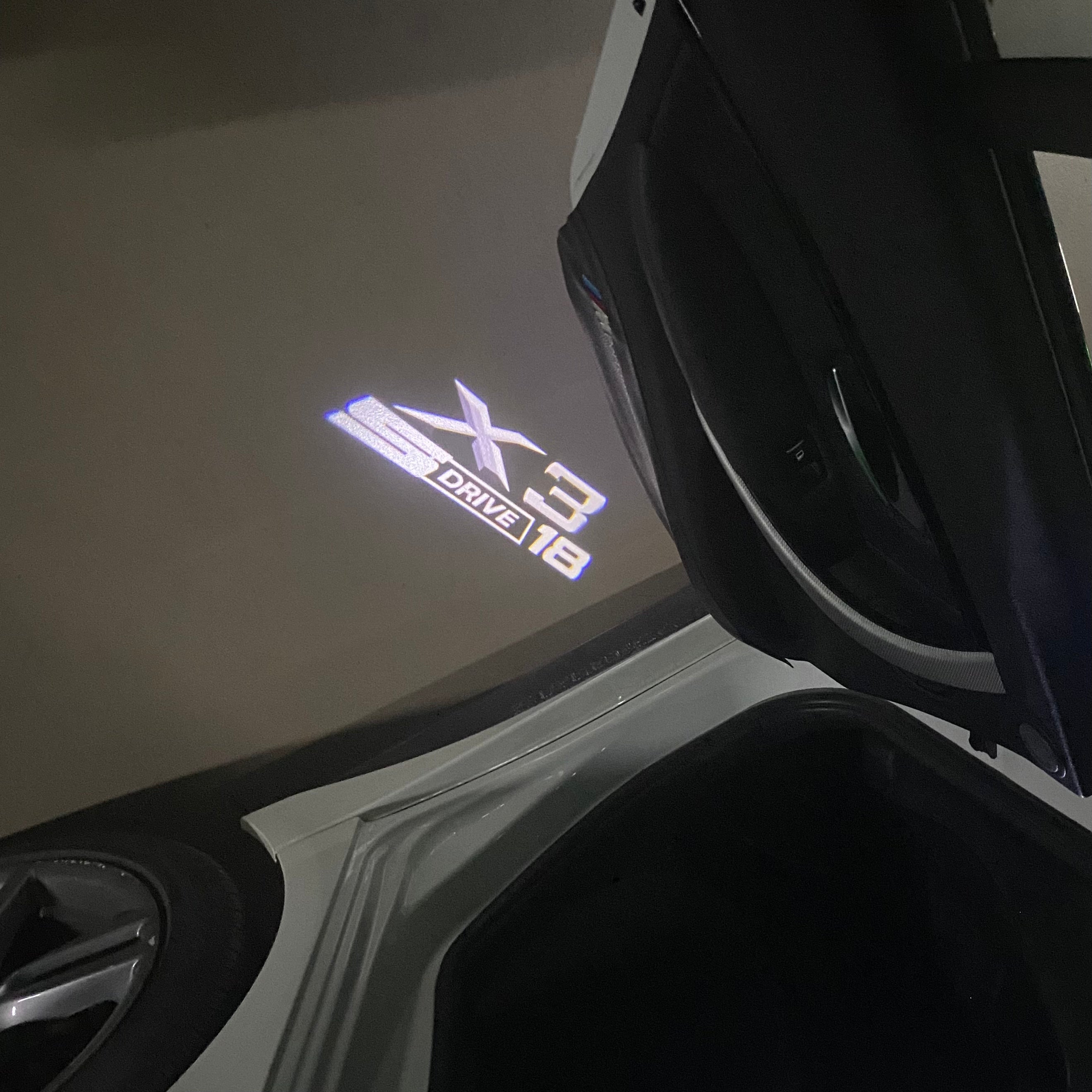 BMW X3 S Drive 18 LOGO PROJECTOT LIGHTS (quantity 1 = 1 sets/2 door lights)Nr.bmw0052