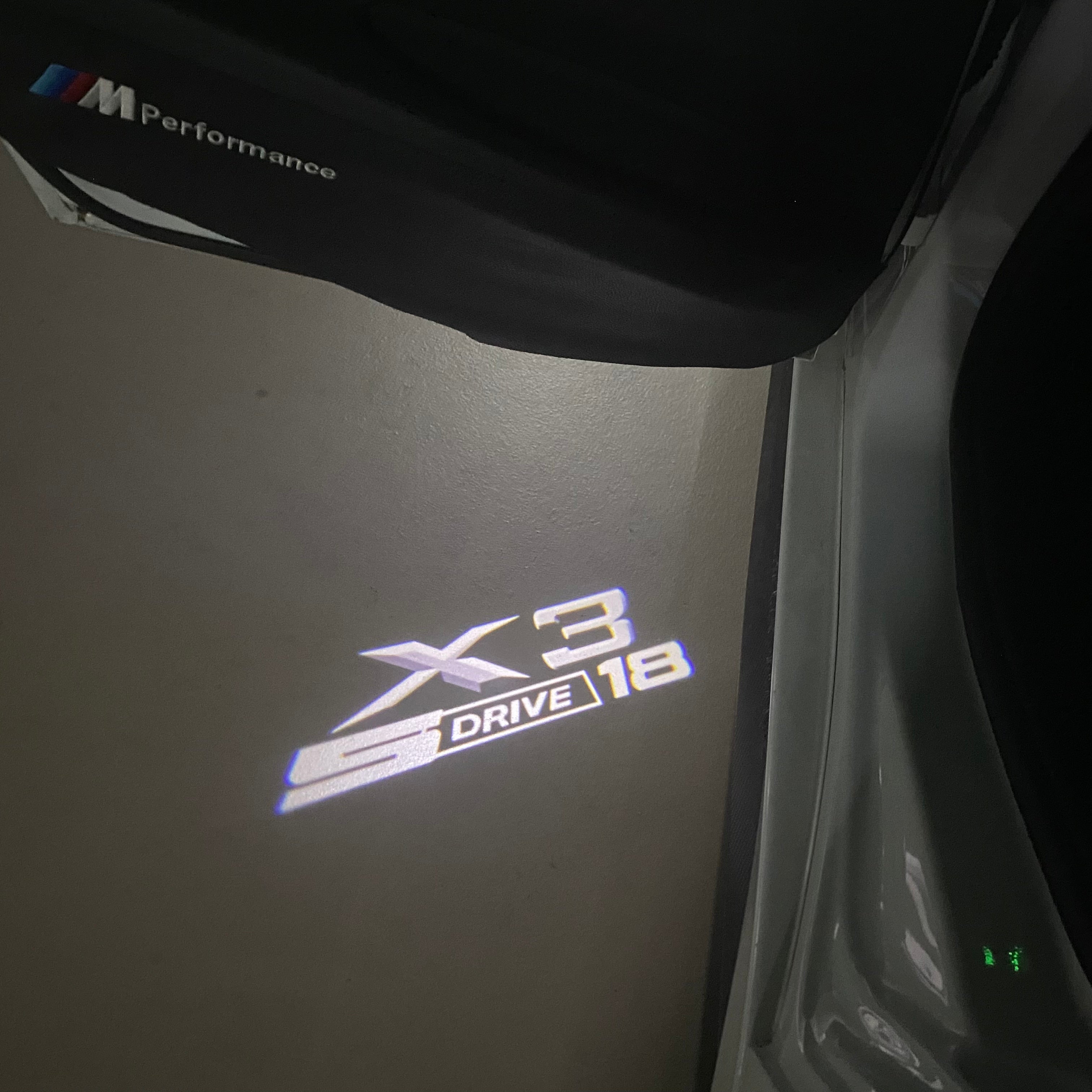BMW X3 S Drive 18 LOGO PROJECTOT LIGHTS (quantity 1 = 1 sets/2 door lights)Nr.bmw0052