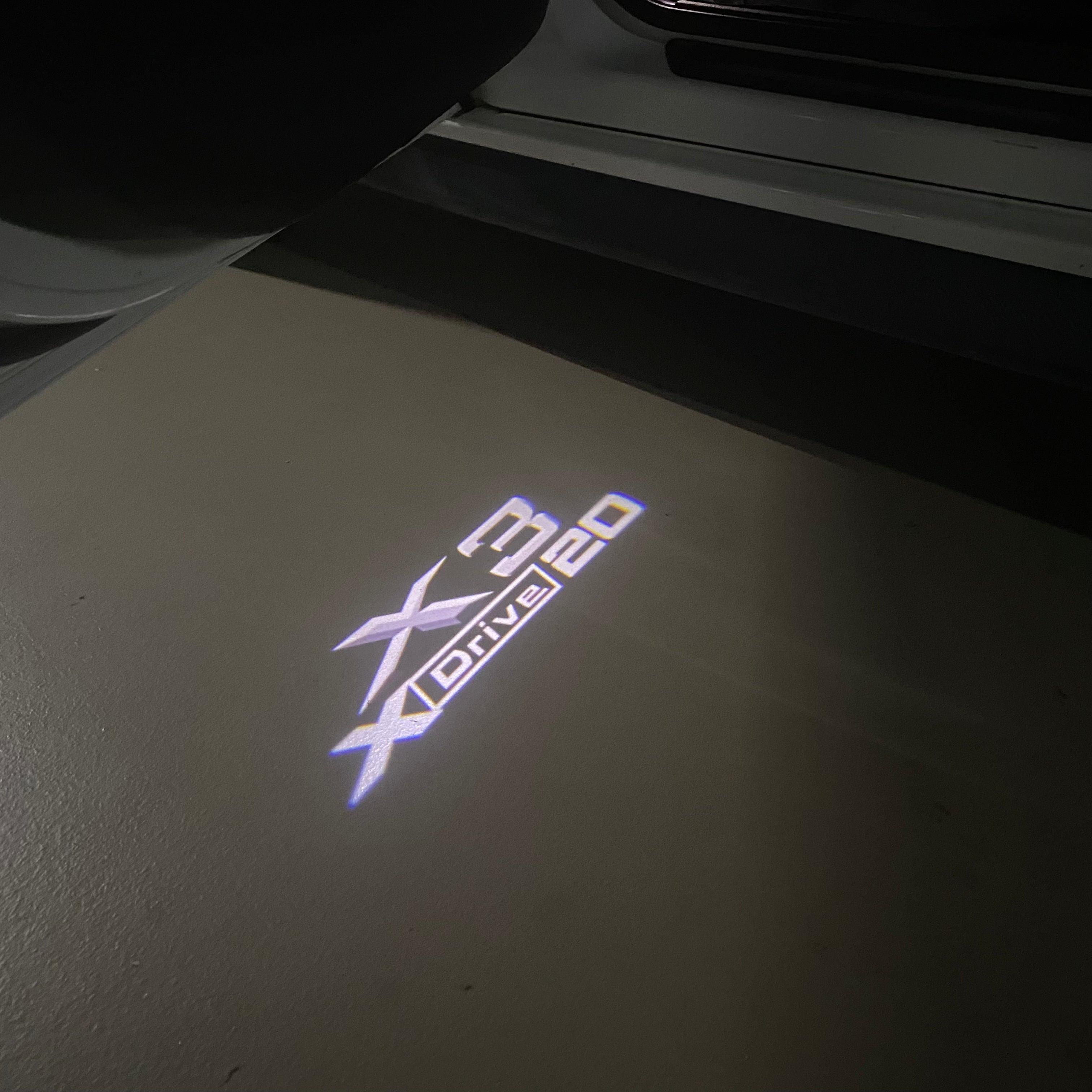 BMW  X3 X drive 20  LOGO PROJECTOT LIGHTS (quantity 1 = 1 sets/2 door lights)Nr.bmw0060