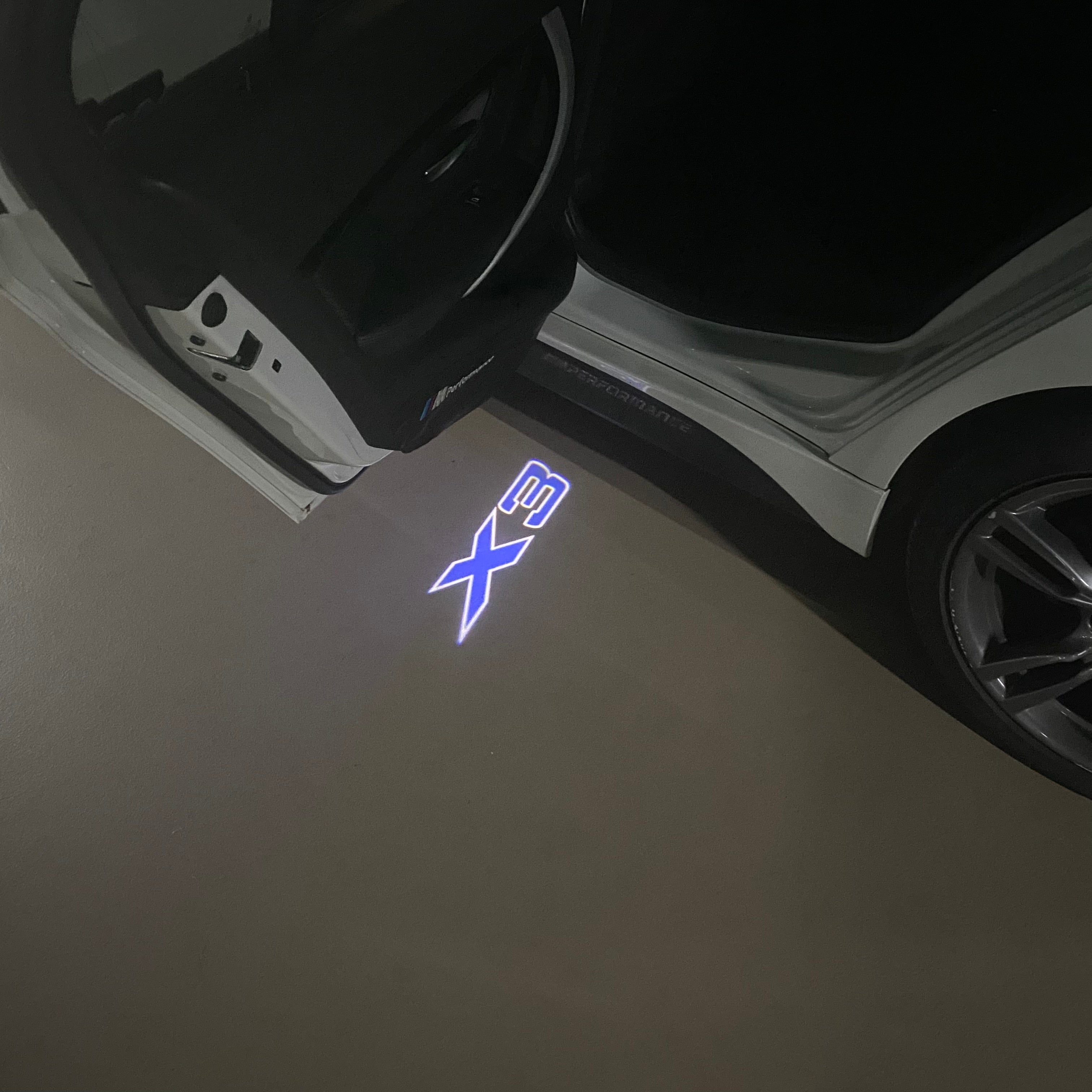 BMW  X3   LOGO PROJECTOT LIGHTS (quantity 1 = 1 sets/2 door lights)Nr.bmw0061