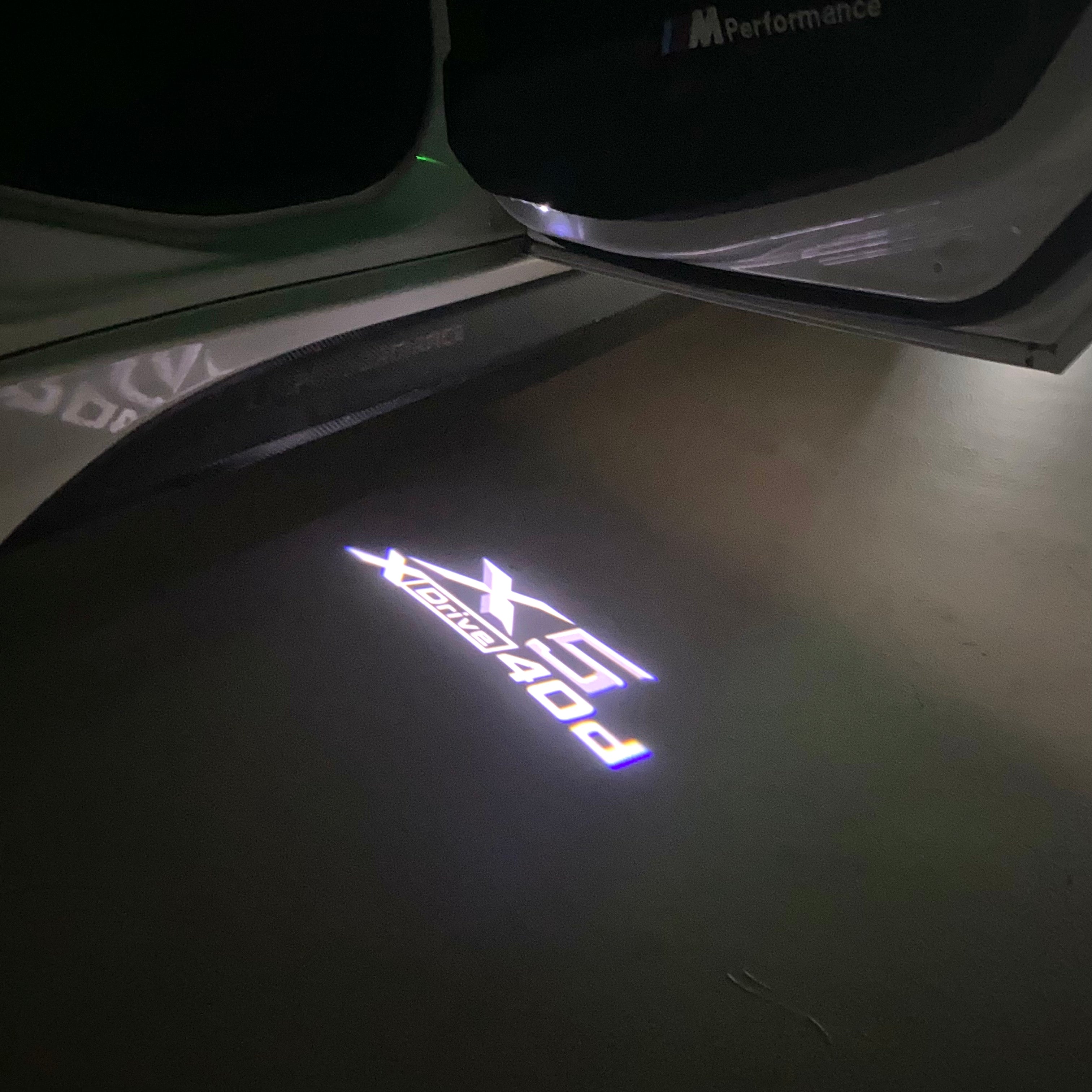 BMW  X5  X Drive 40d  LOGO PROJECTOT LIGHTS (quantity 1 = 1 sets/2 door lights)Nr.bmw0097